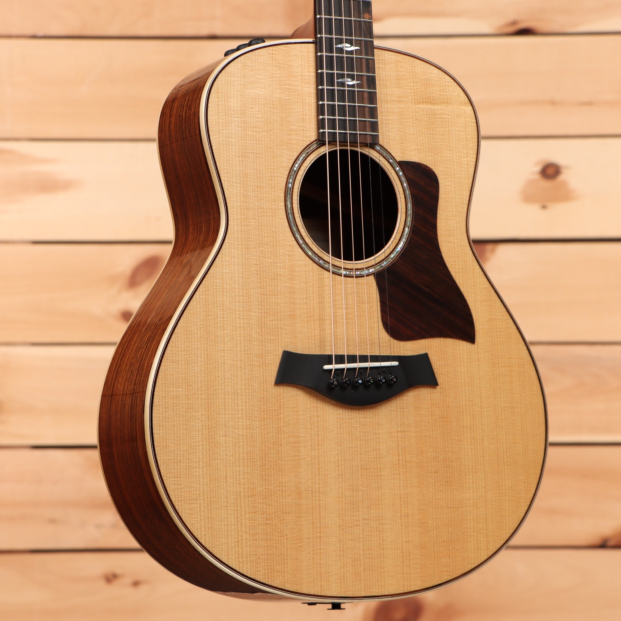 Taylor GT811e dreadnought acoustic guitar natural finish pre-owned with rosewood back and sides