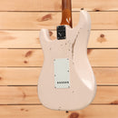 Fender Custom Shop 1963 Stratocaster Relic electric guitar Super Faded Aged Shell Pink with single-coil pickups