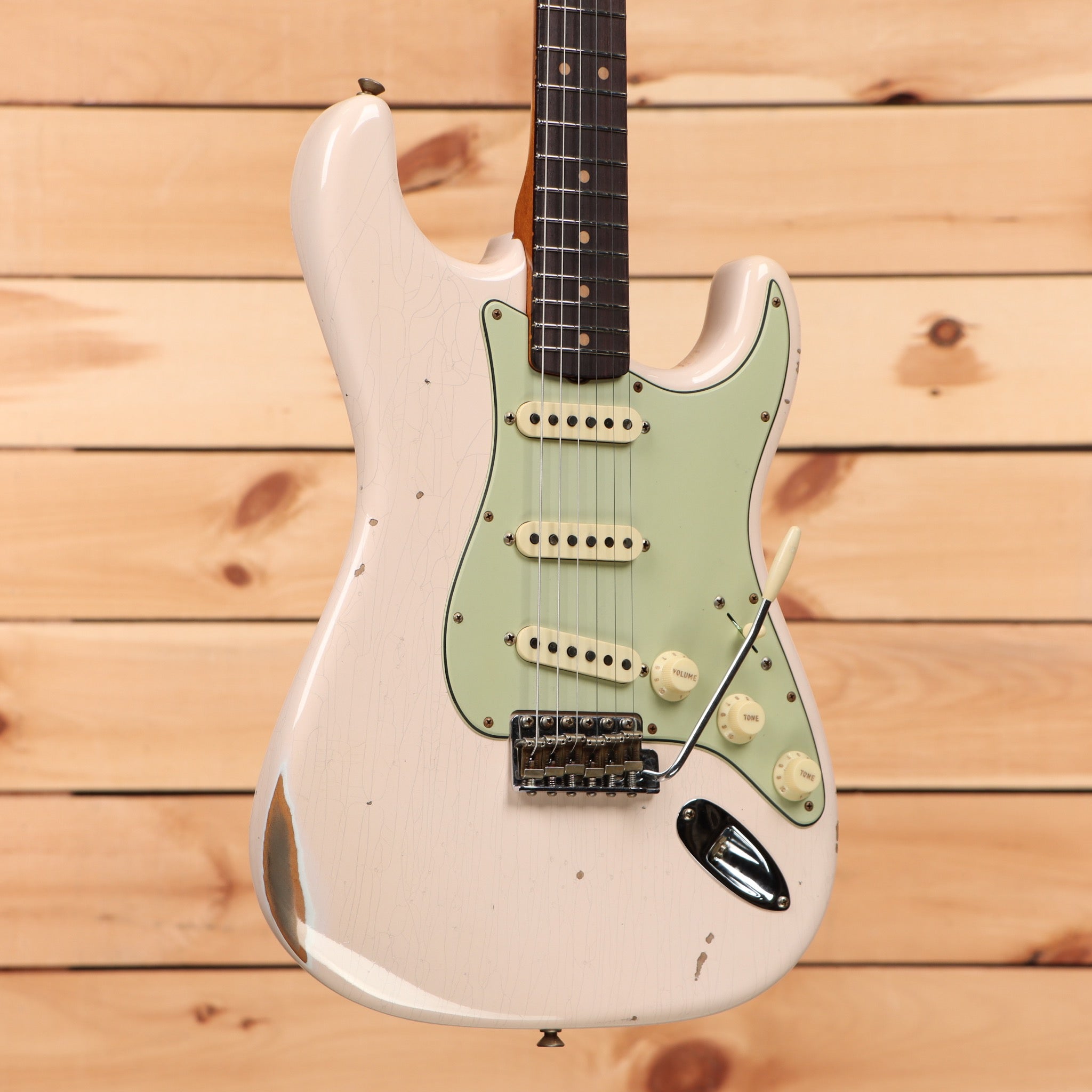 Fender Custom Shop 1963 Stratocaster Relic electric guitar Super Faded Aged Shell Pink with mint green pickguard