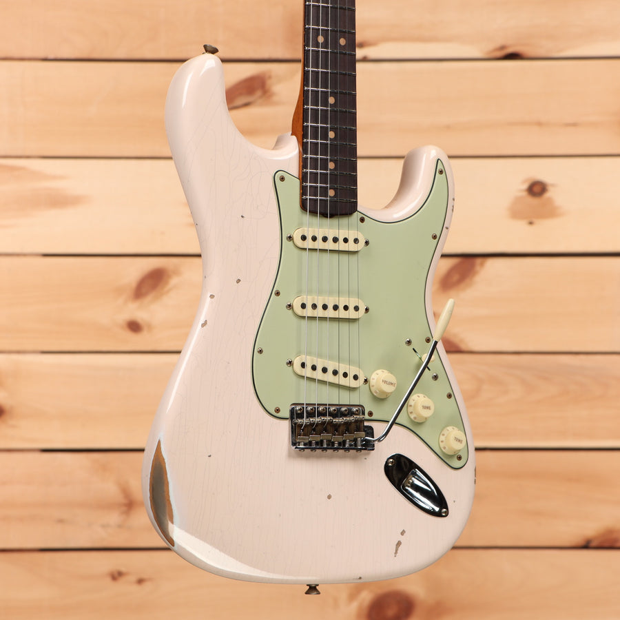 Fender Custom Shop 1963 Stratocaster Relic electric guitar Super Faded Aged Shell Pink with mint green pickguard