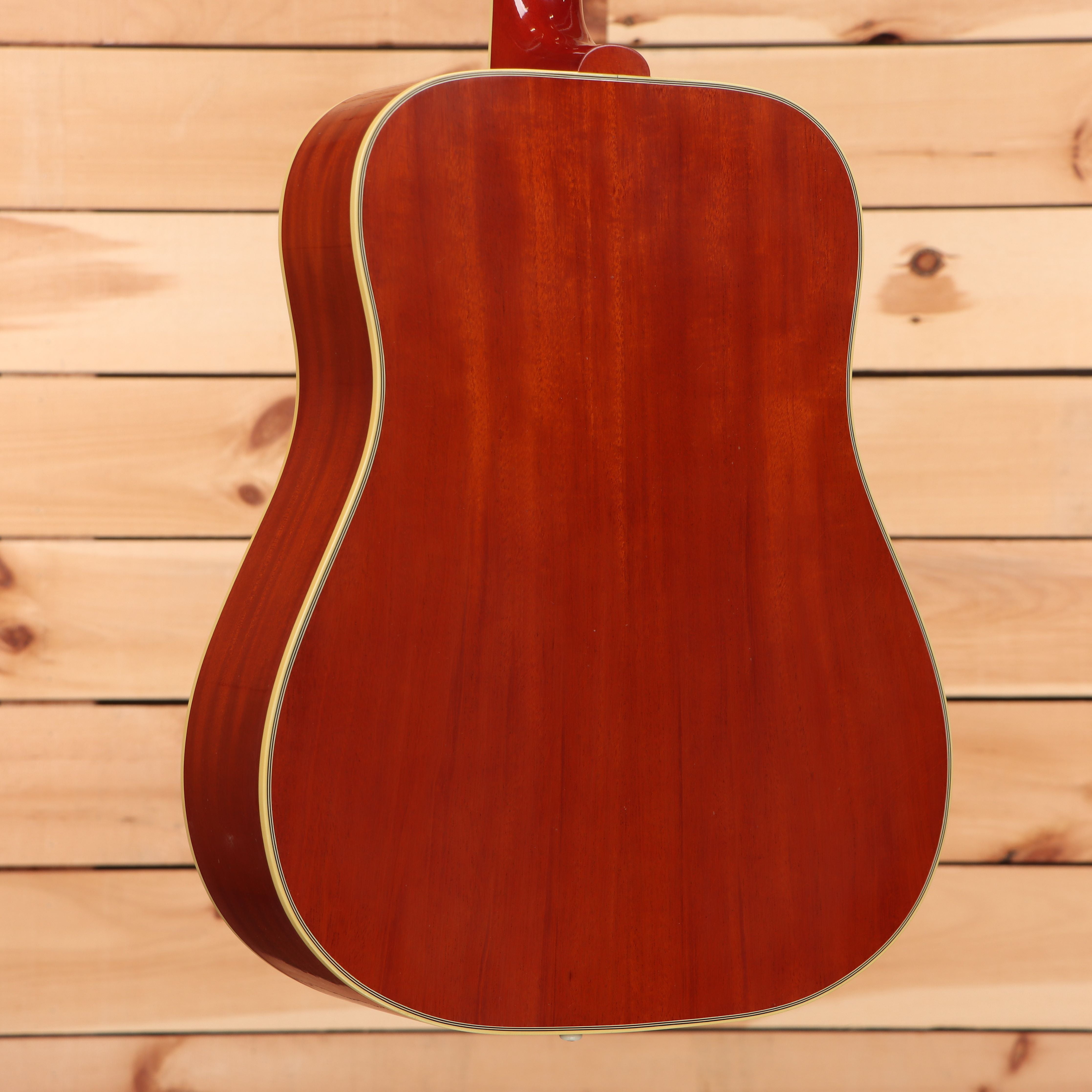 Gibson 1960 Hummingbird light-aged Heritage Cherry Sunburst acoustic guitar dreadnought with gold binding