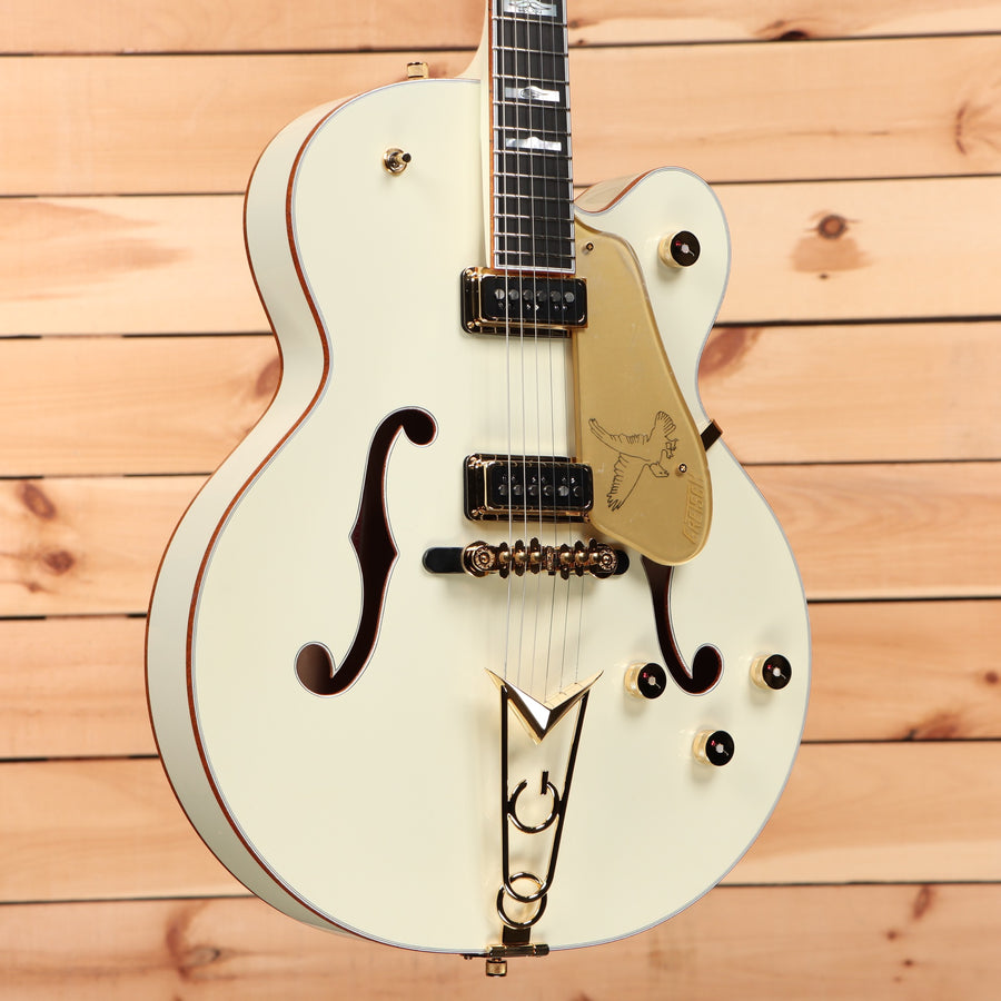 Gretsch G613655 Vintage Select Edition '55 Falcon semi-hollow electric guitar White Lacquer with gold hardware