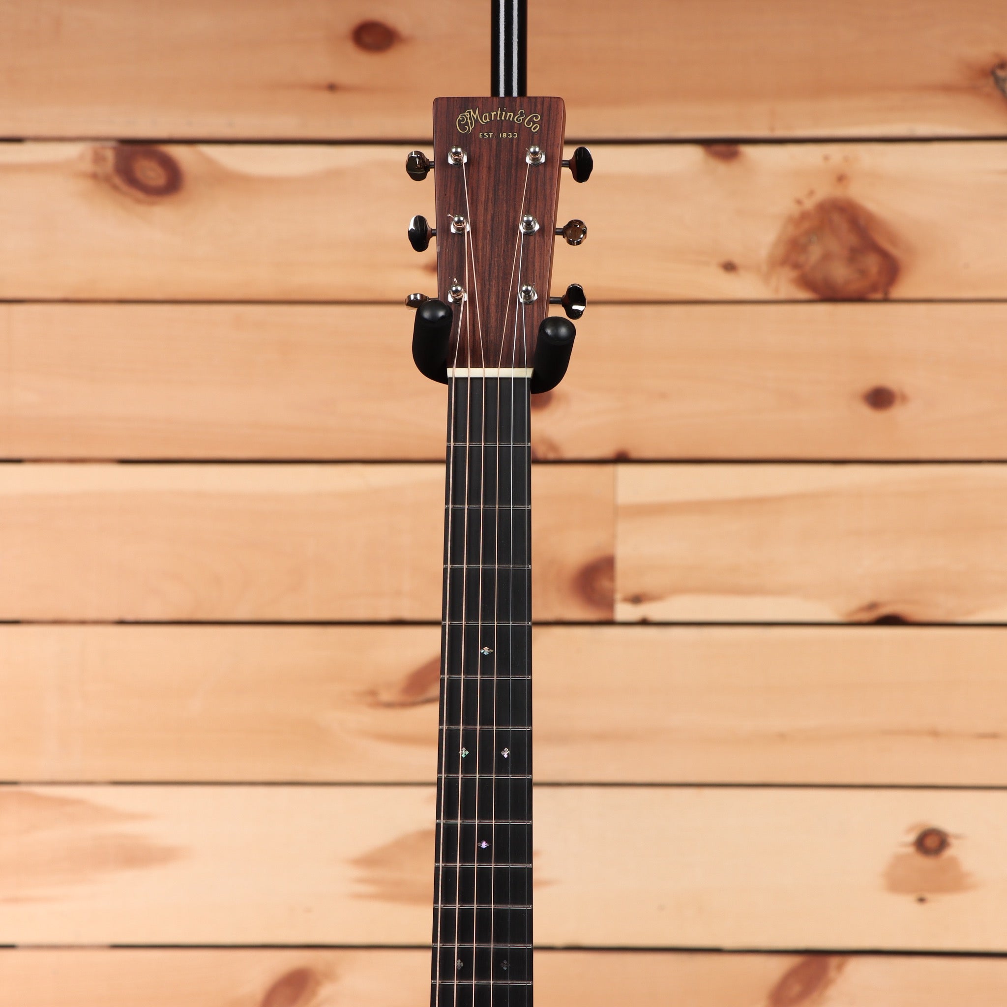 Pre-owned Martin HD28 dreadnought acoustic guitar natural finish rosewood back and sides