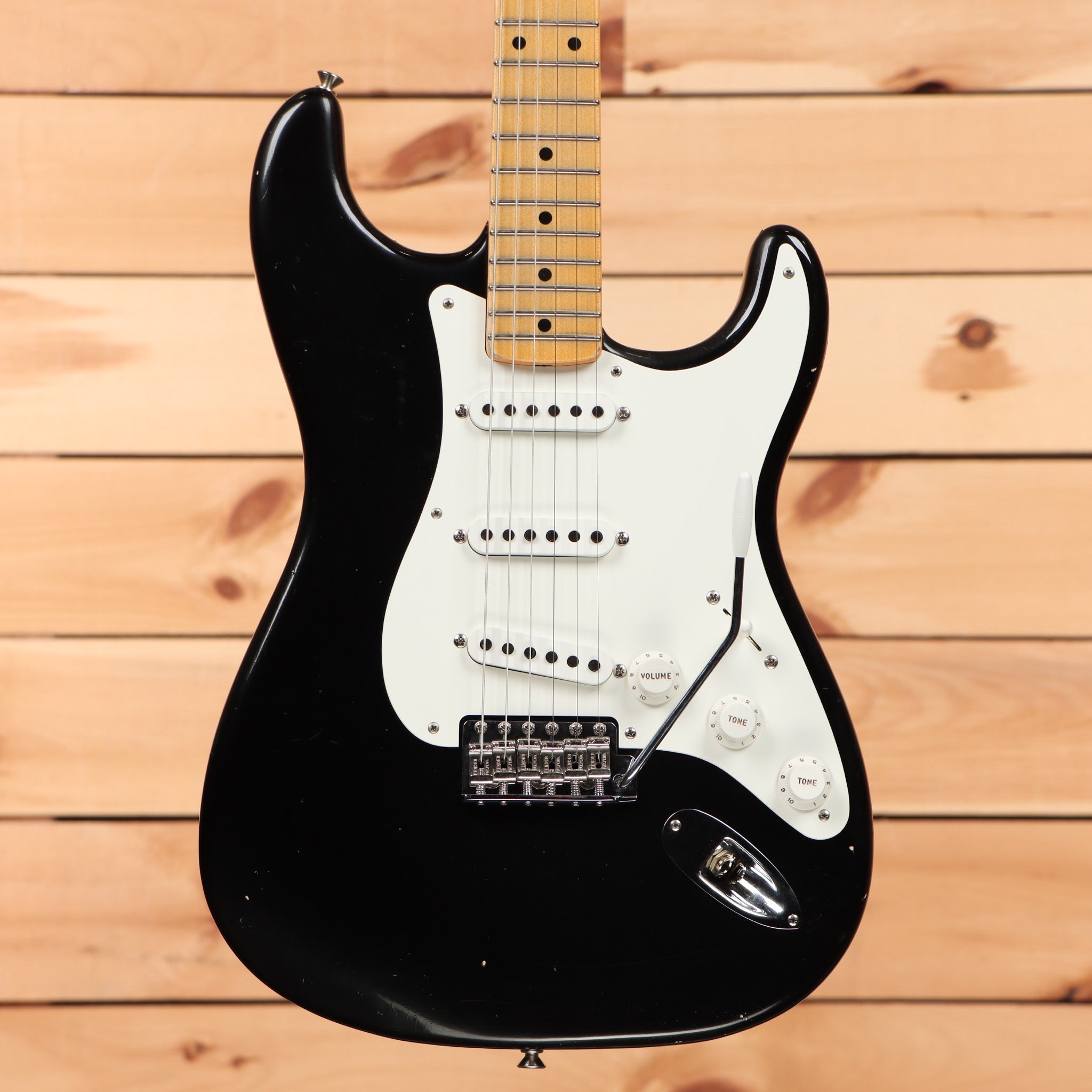 Fender Custom Shop Limited Dennis Galuszka Masterbuilt 1956 Stratocaster Journeyman Relic black electric guitar with white pickguard