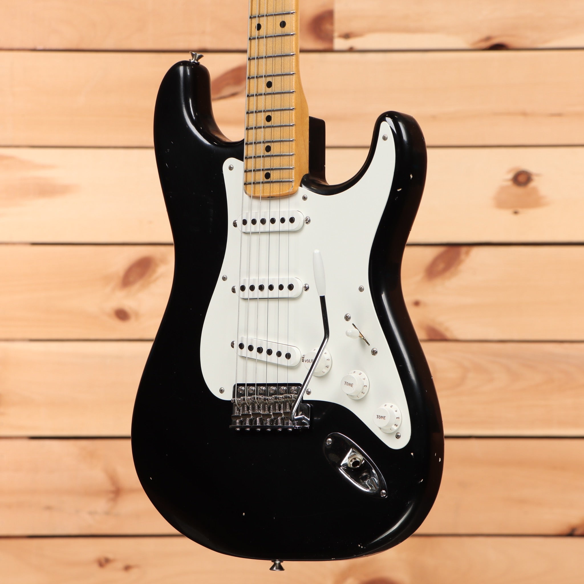Fender Custom Shop Limited Dennis Galuszka Masterbuilt 1956 Stratocaster Journeyman Relic black electric guitar with white pickguard