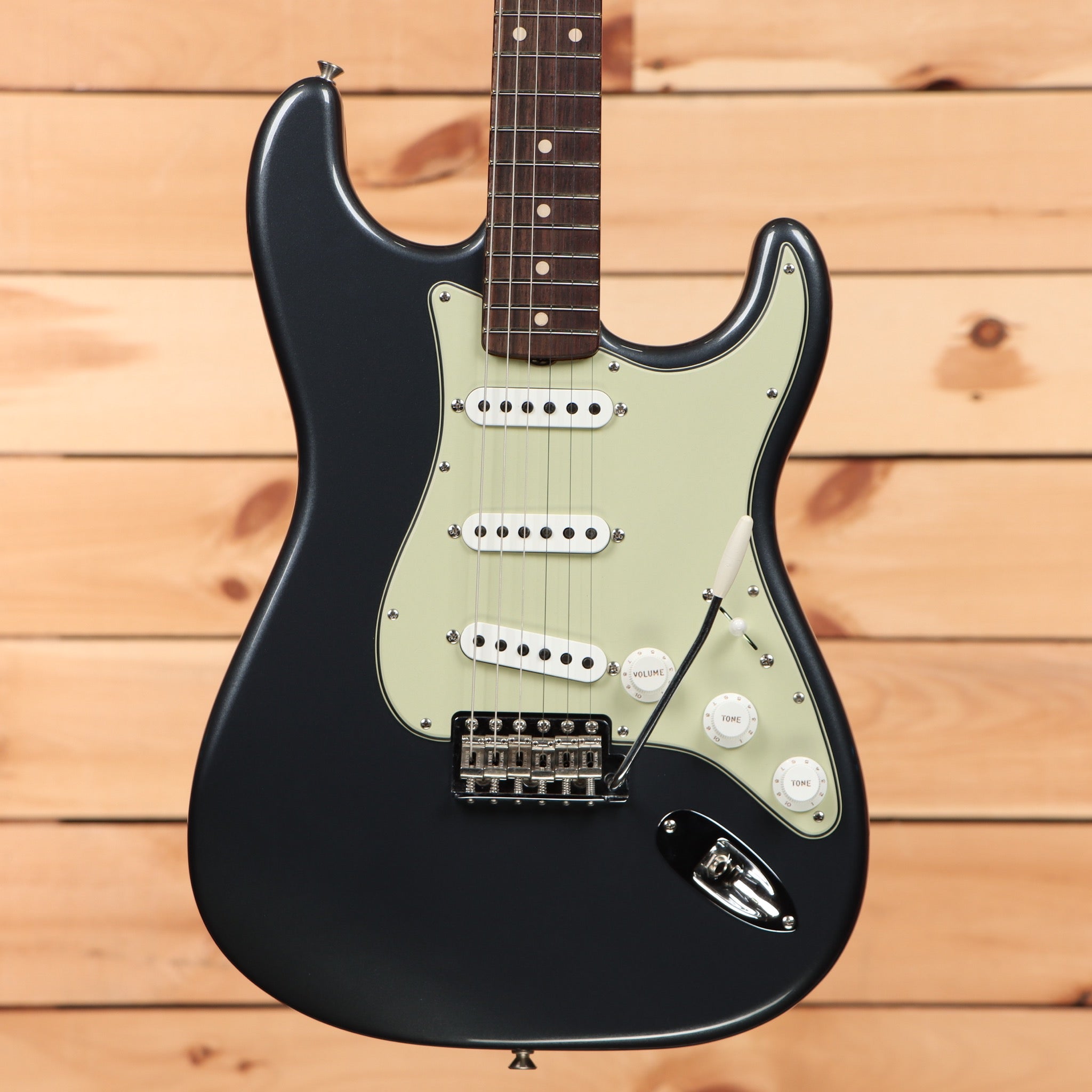 Fender Custom Shop Limited David Brown Masterbuilt 60s Stratocaster electric guitar Charcoal Frost Metallic with mint green pickguard and single-coil pickups