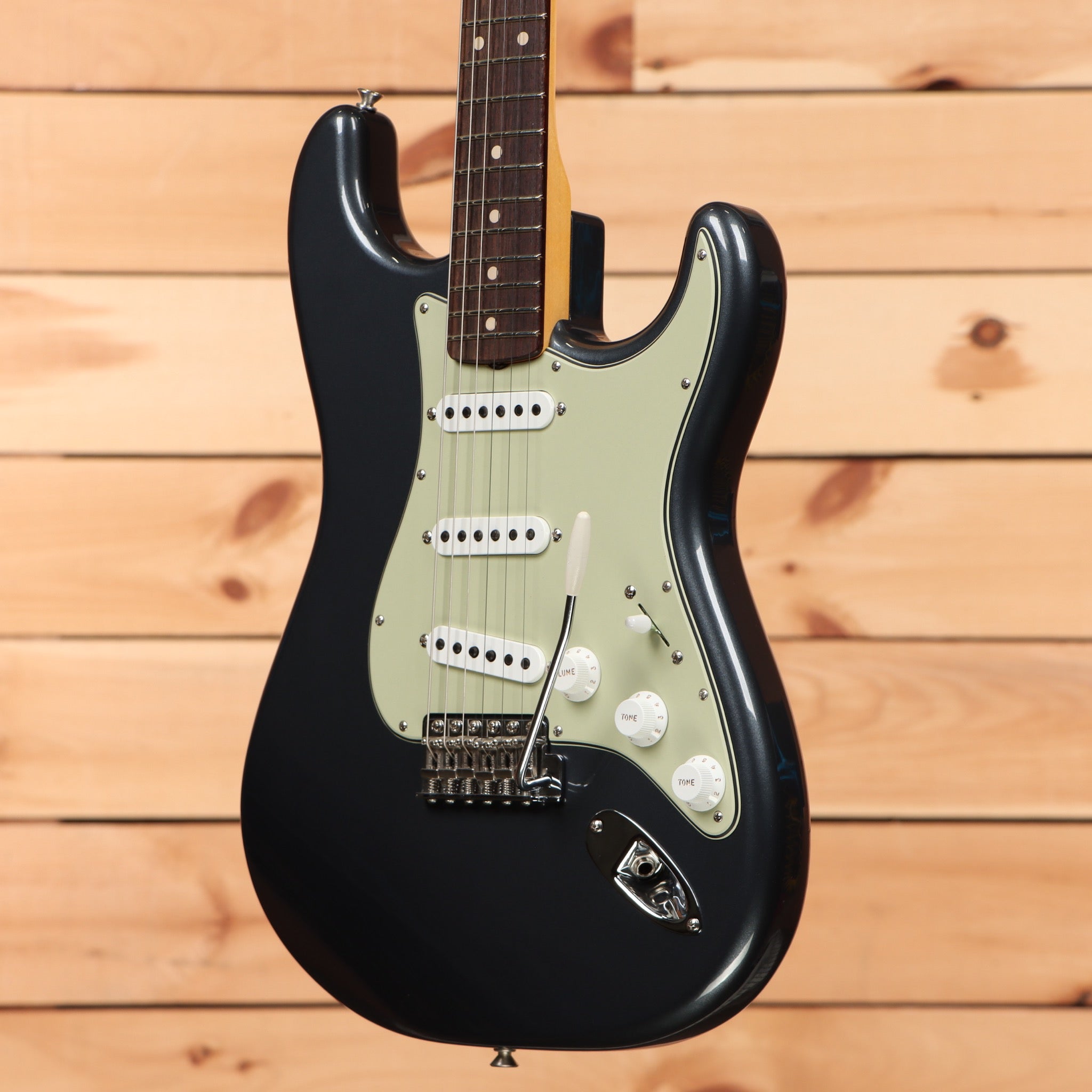Fender Custom Shop Limited David Brown Masterbuilt 60s Strat Deluxe electric guitar Charcoal Frost Metallic with single-coil pickups