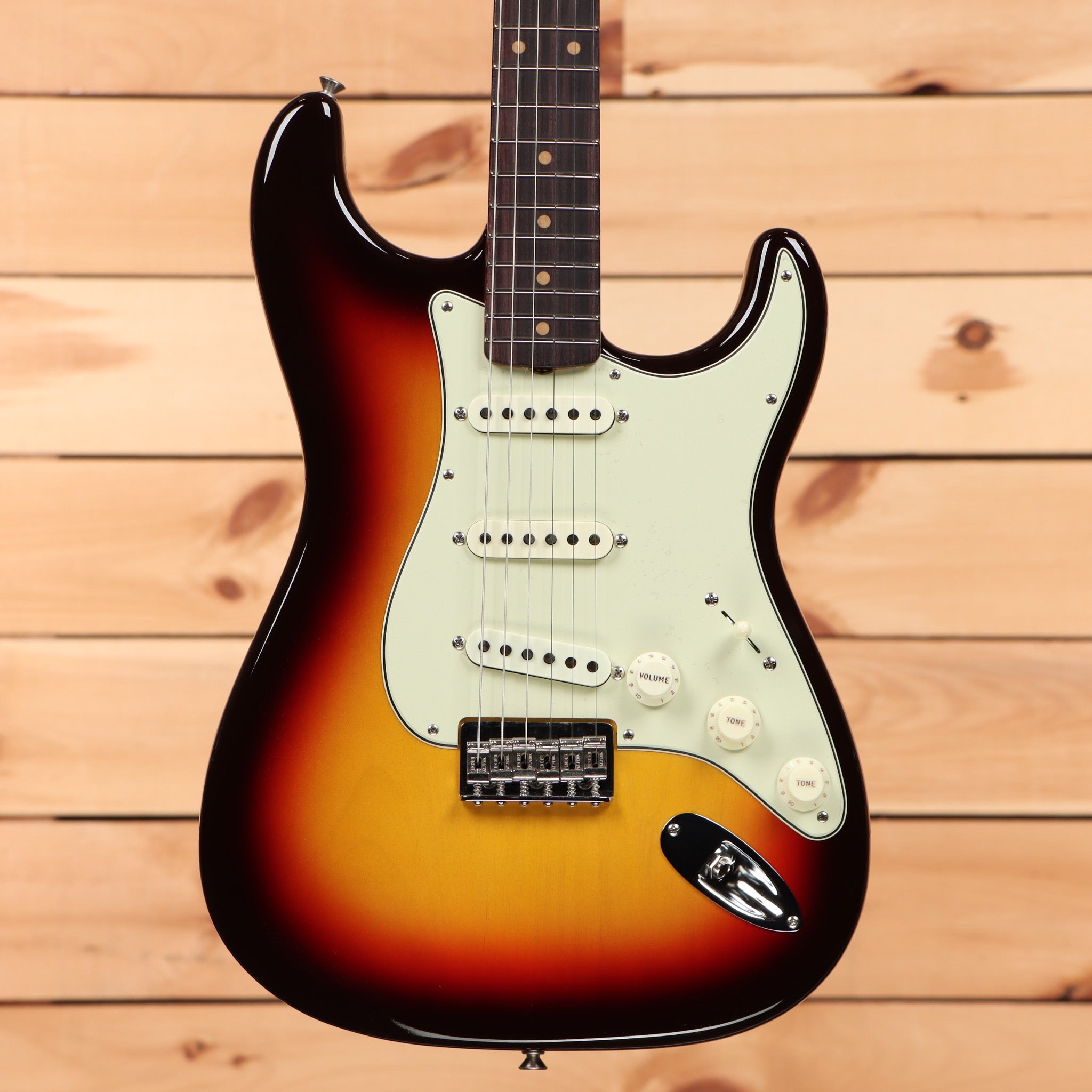 Fender Custom Shop Vintage Custom 1959 Stratocaster electric guitar Chocolate 3-Tone Sunburst with single-coil pickups