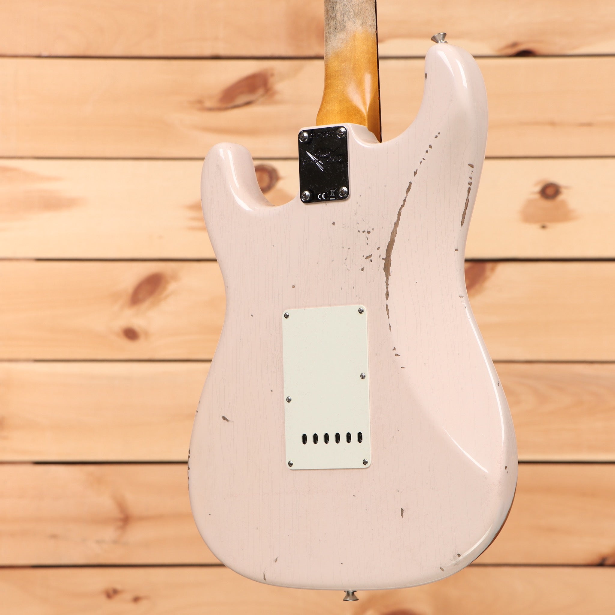 Fender Custom Shop Late-1962 Stratocaster Relic electric guitar Super Faded Aged Shell Pink with single-coil pickups