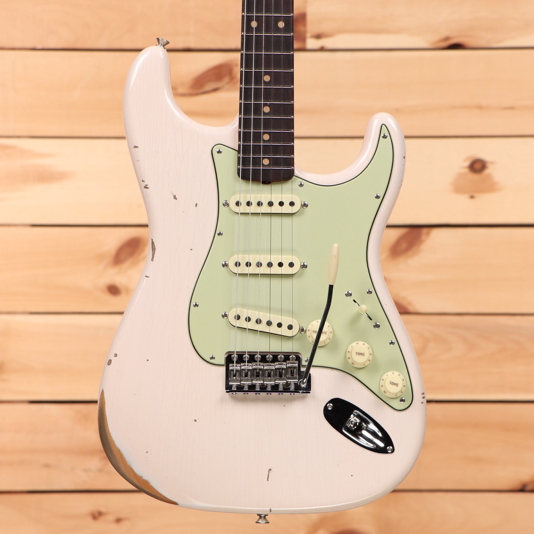 Fender Custom Shop Late 1962 Stratocaster Relic electric guitar Super Faded Aged Shell Pink with mint green pickguard