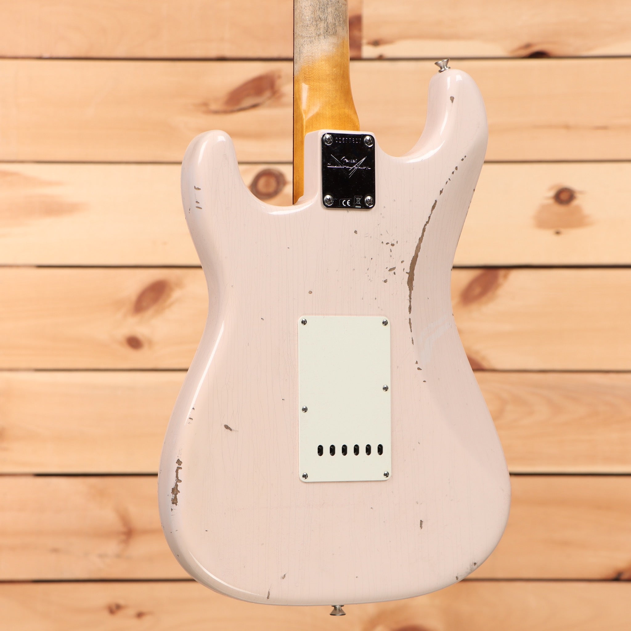 Fender Custom Shop Late 1962 Stratocaster Relic electric guitar Super Faded Aged Shell Pink with single-coil pickups