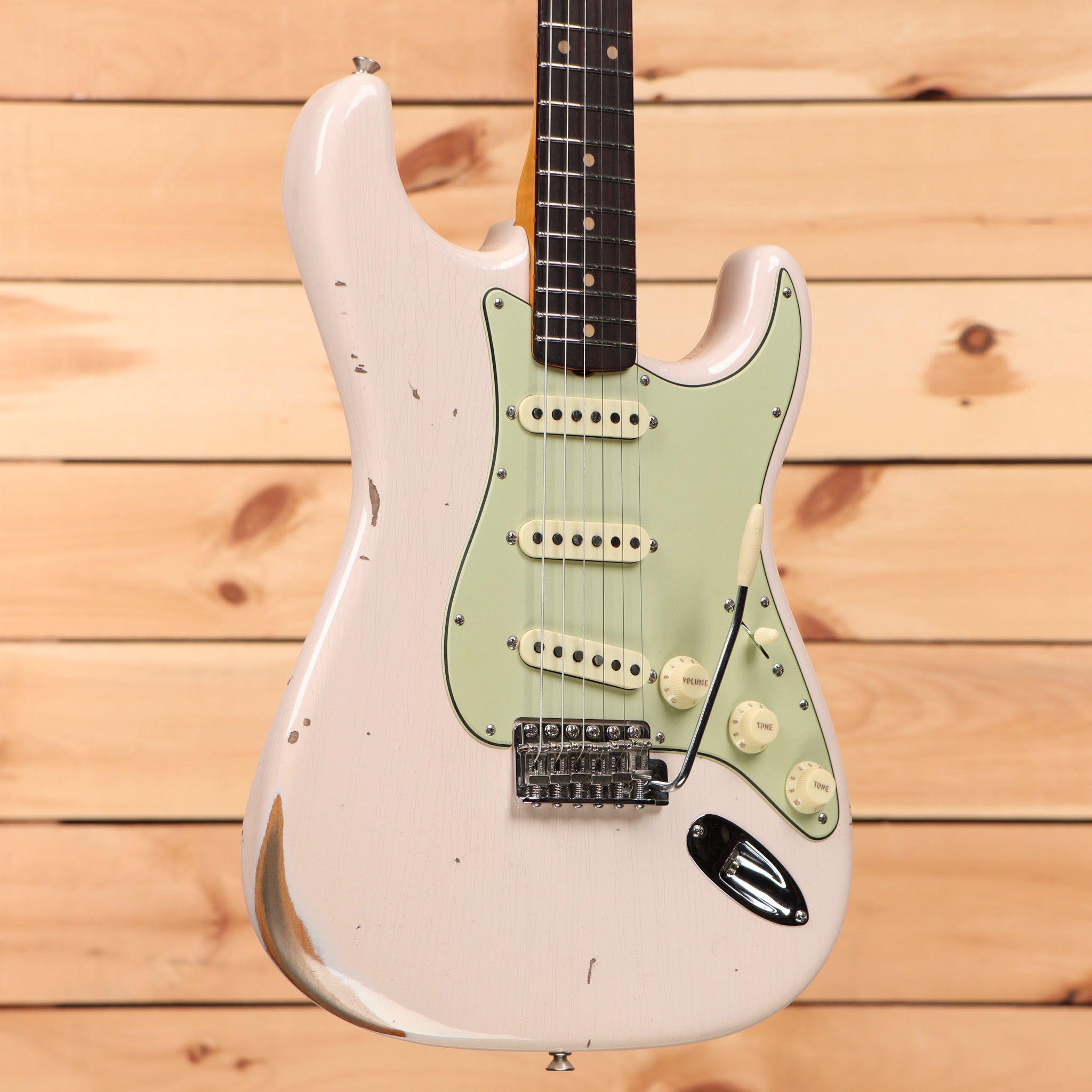 Fender Custom Shop Late 1962 Stratocaster Relic electric guitar Super Faded Aged Shell Pink with mint green pickguard