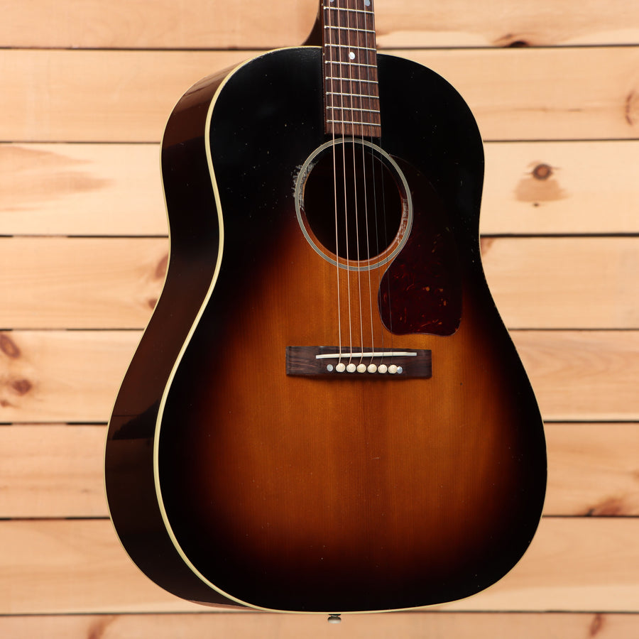 Gibson 1942 Banner J-45 light-aged dreadnought acoustic guitar vintage sunburst with cream binding
