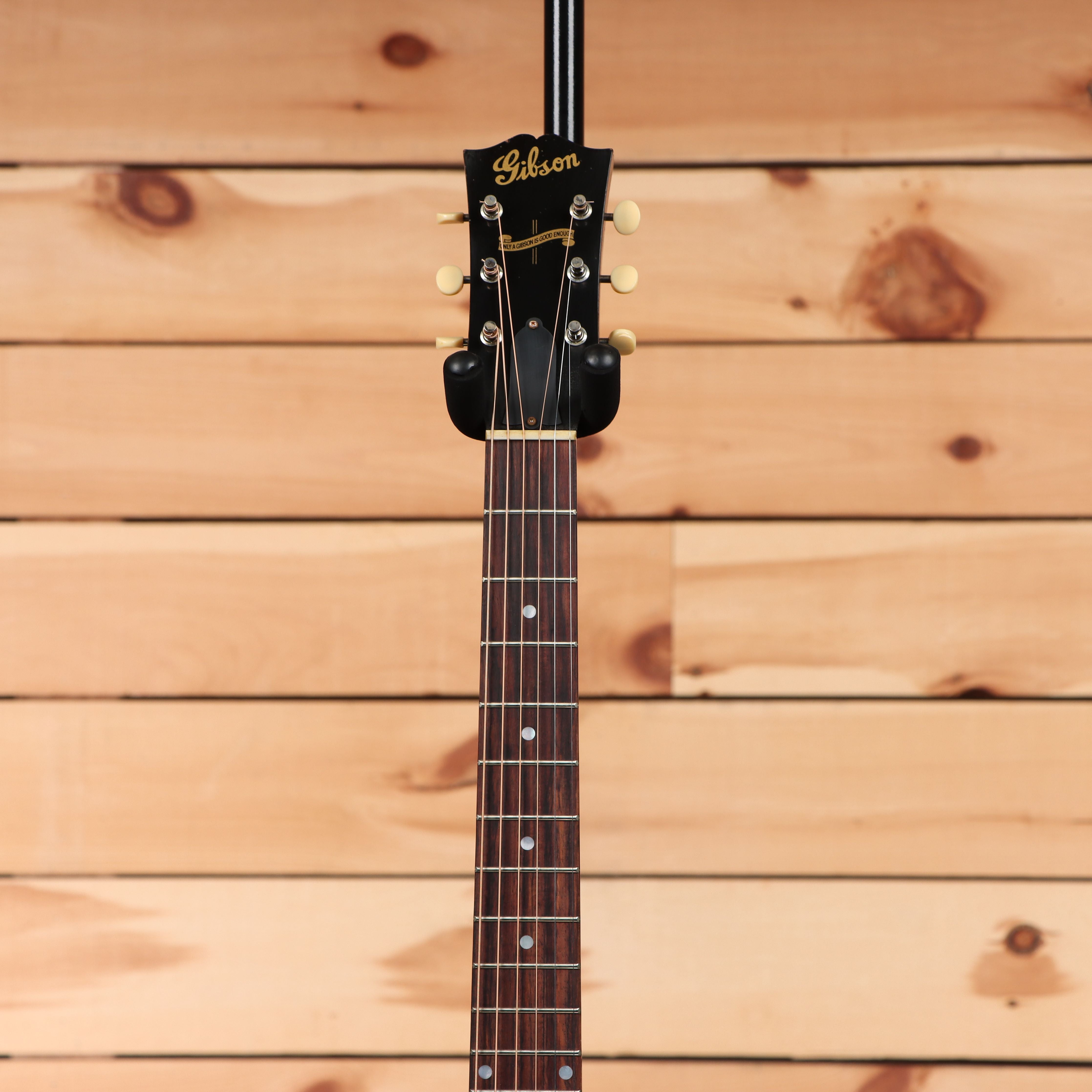 Gibson 1942 Banner J-45 light-aged acoustic guitar vintage sunburst with rosewood fretboard