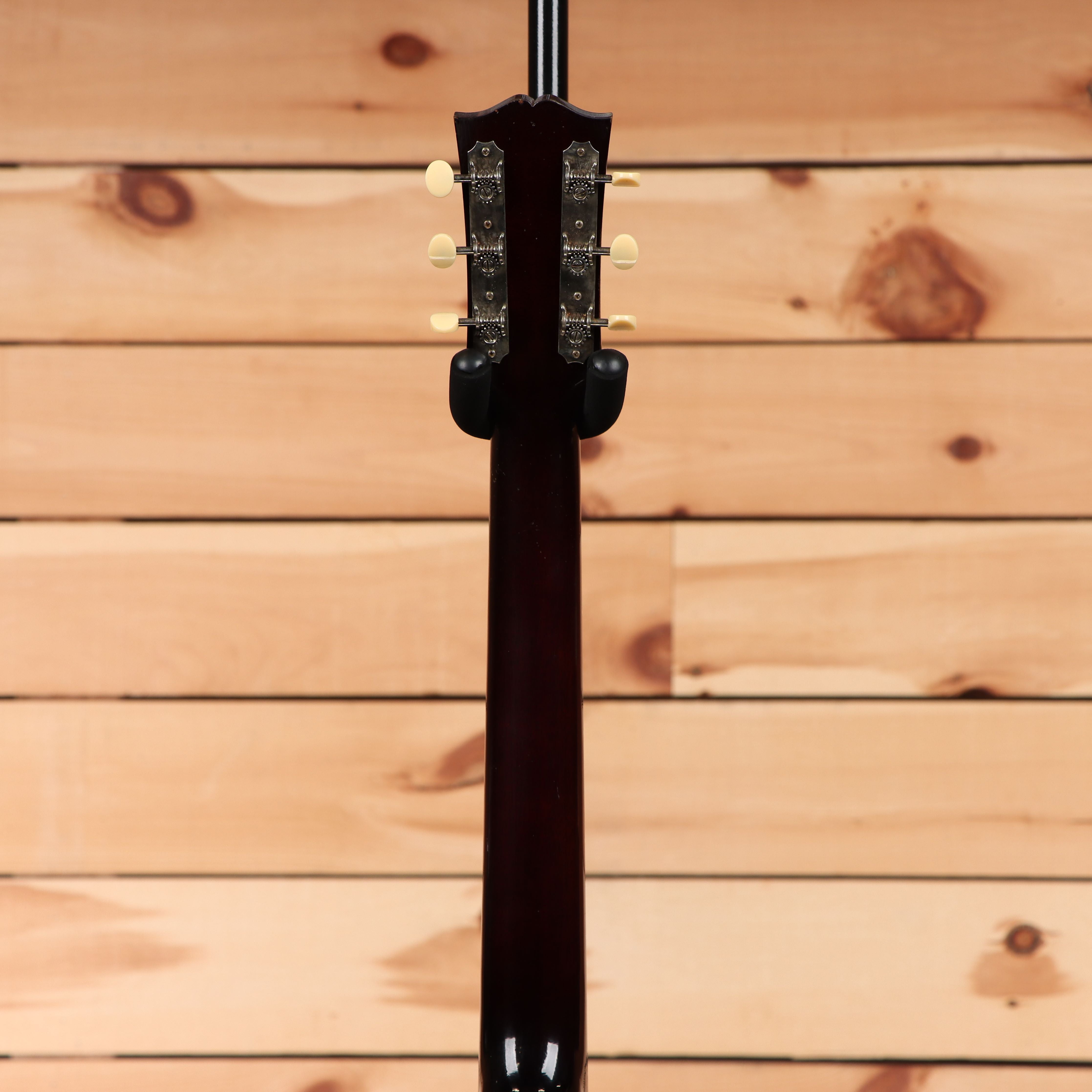 Gibson 1942 Banner J-45 light-aged acoustic guitar vintage sunburst with cream dot inlays