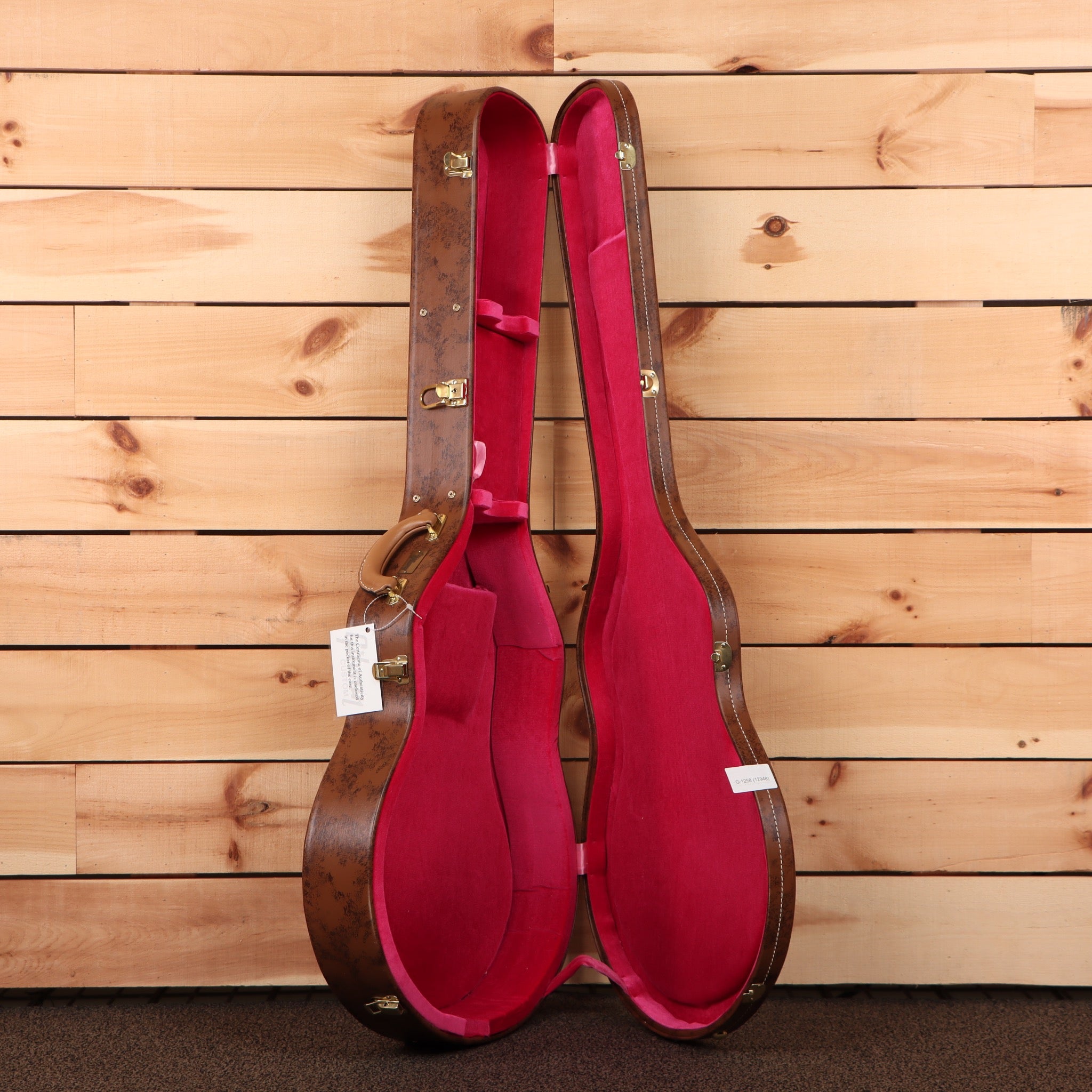 Gibson 1959 ES-335 Reissue VOS semi-hollow electric guitar Vintage Burst with red plush interior case