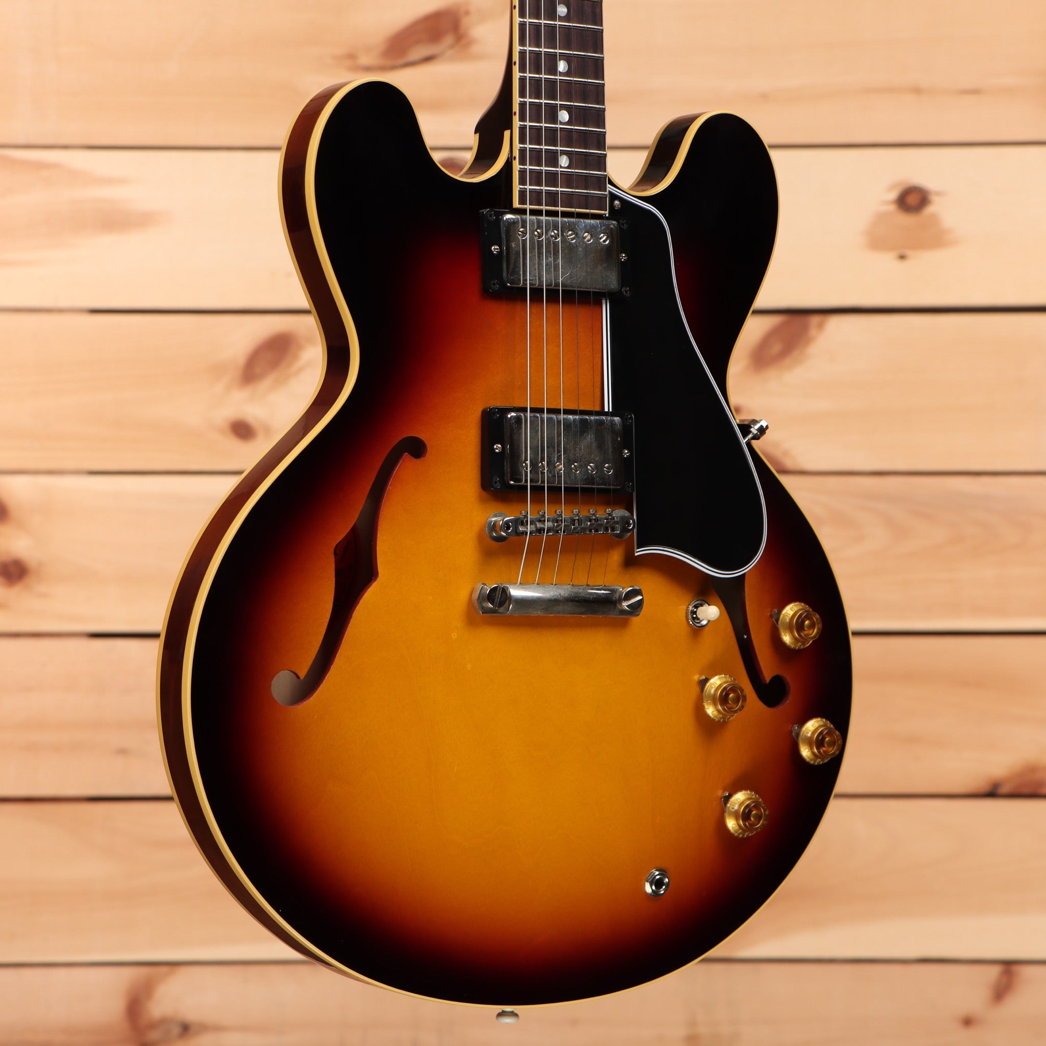Gibson 1959 ES-335 Reissue VOS semi-hollow electric guitar Vintage Burst with dual humbuckers and gold hardware