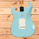 Fender Custom Shop Late 1962 Stratocaster Relic electric guitar Daphne Blue with single-coil pickups and aged finish