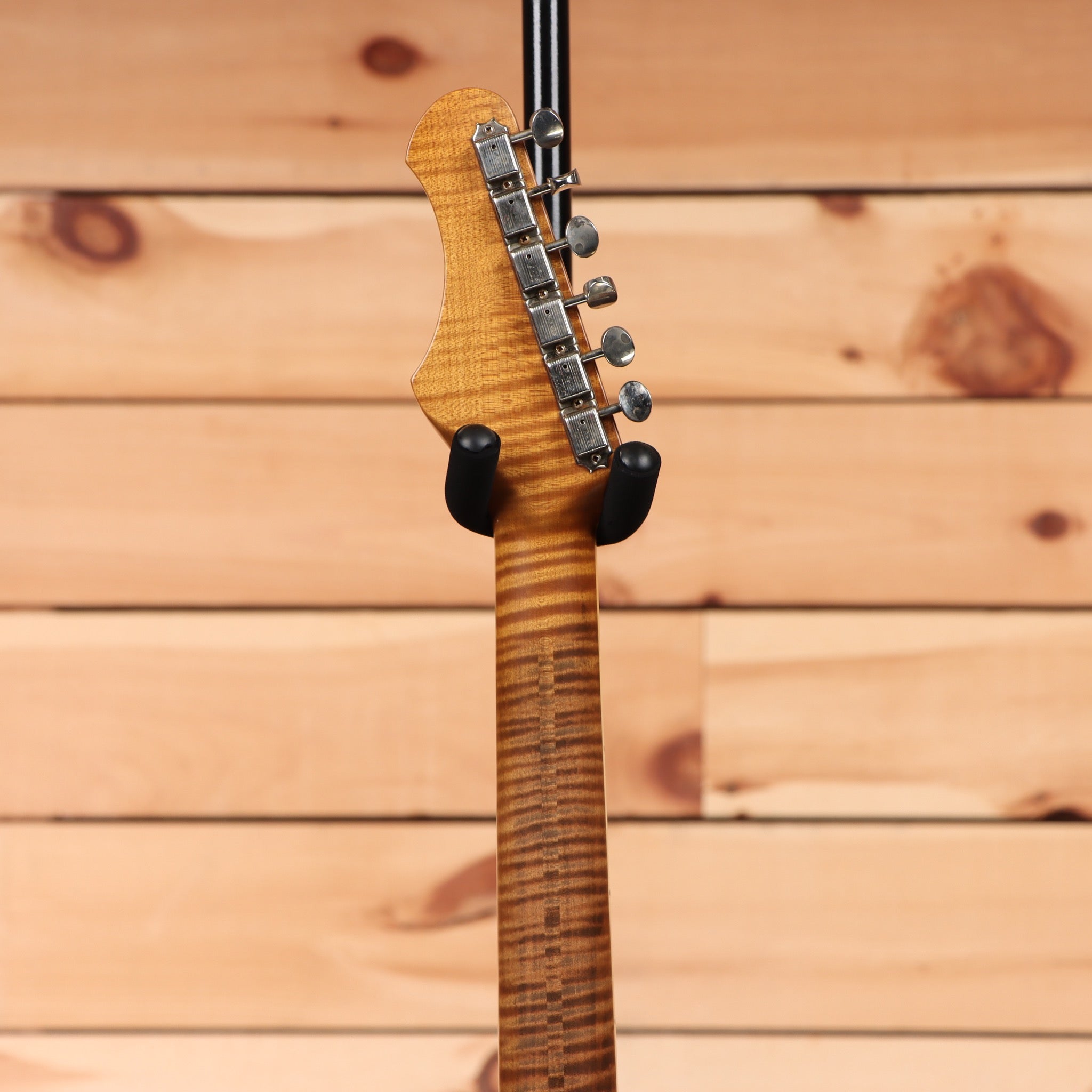 Shab­at Namm Puma Ocean Turquoise electric guitar with flamed maple neck and chrome tuning machines