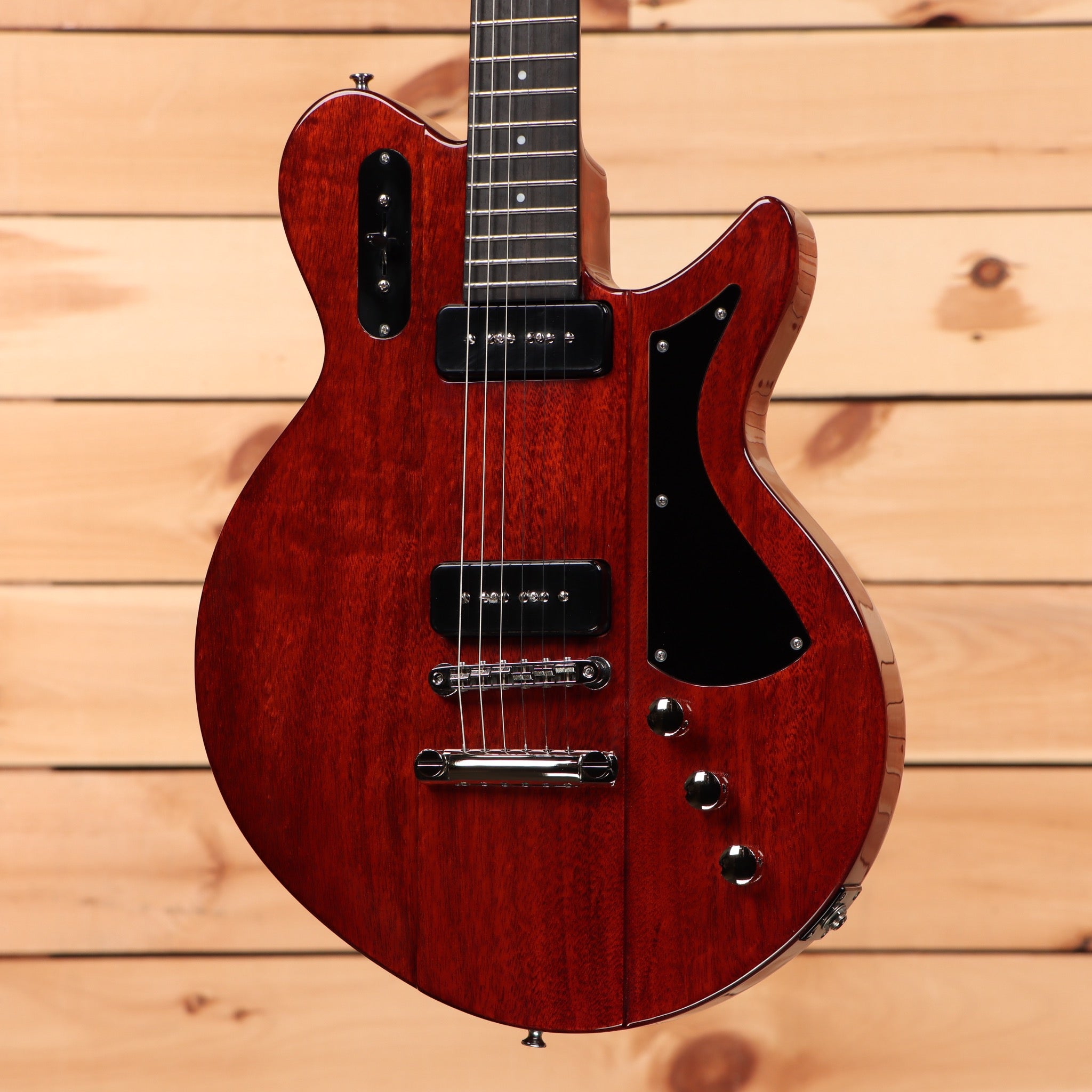 Eastman Juliet P90 semi-hollow electric guitar vintage red with P90 pickups and black pickguard