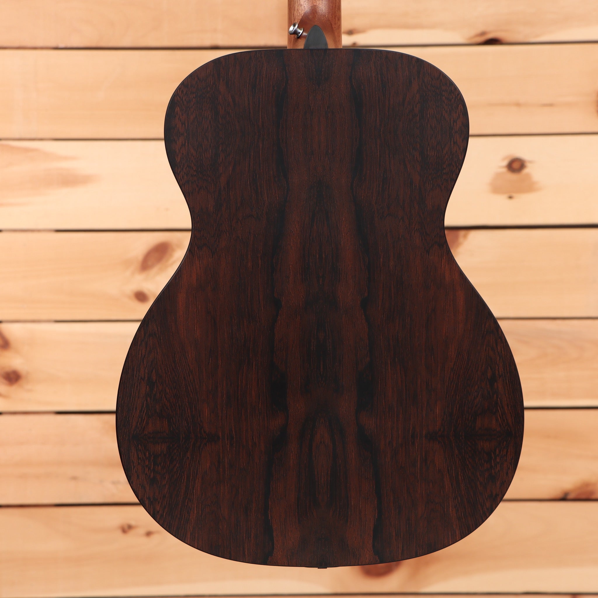 Martin 000X2E Grand Concert acoustic guitar natural finish with rosewood back and sides