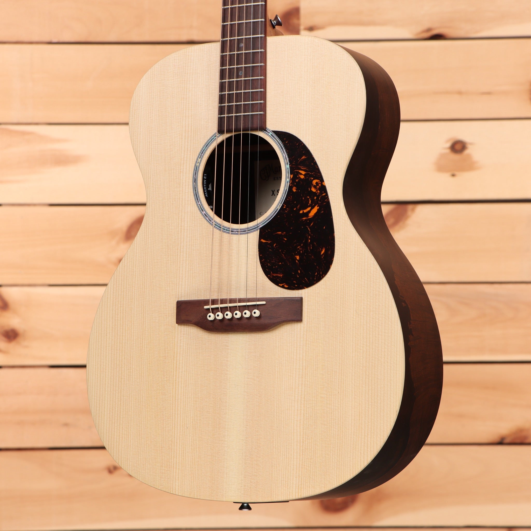 Martin 000X2E concert acoustic guitar natural finish tortoiseshell pickguard