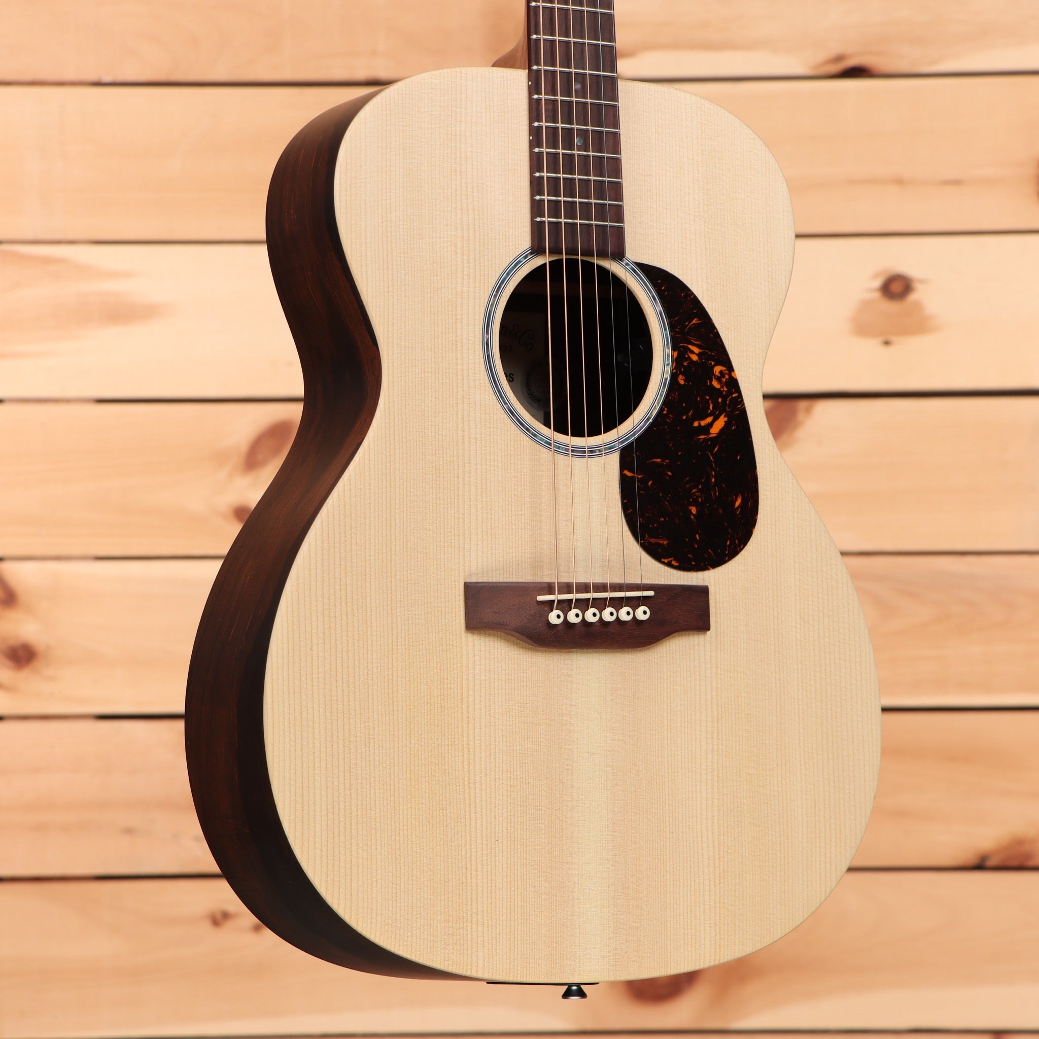 Martin 000X2E concert acoustic guitar natural finish with tortoiseshell pickguard