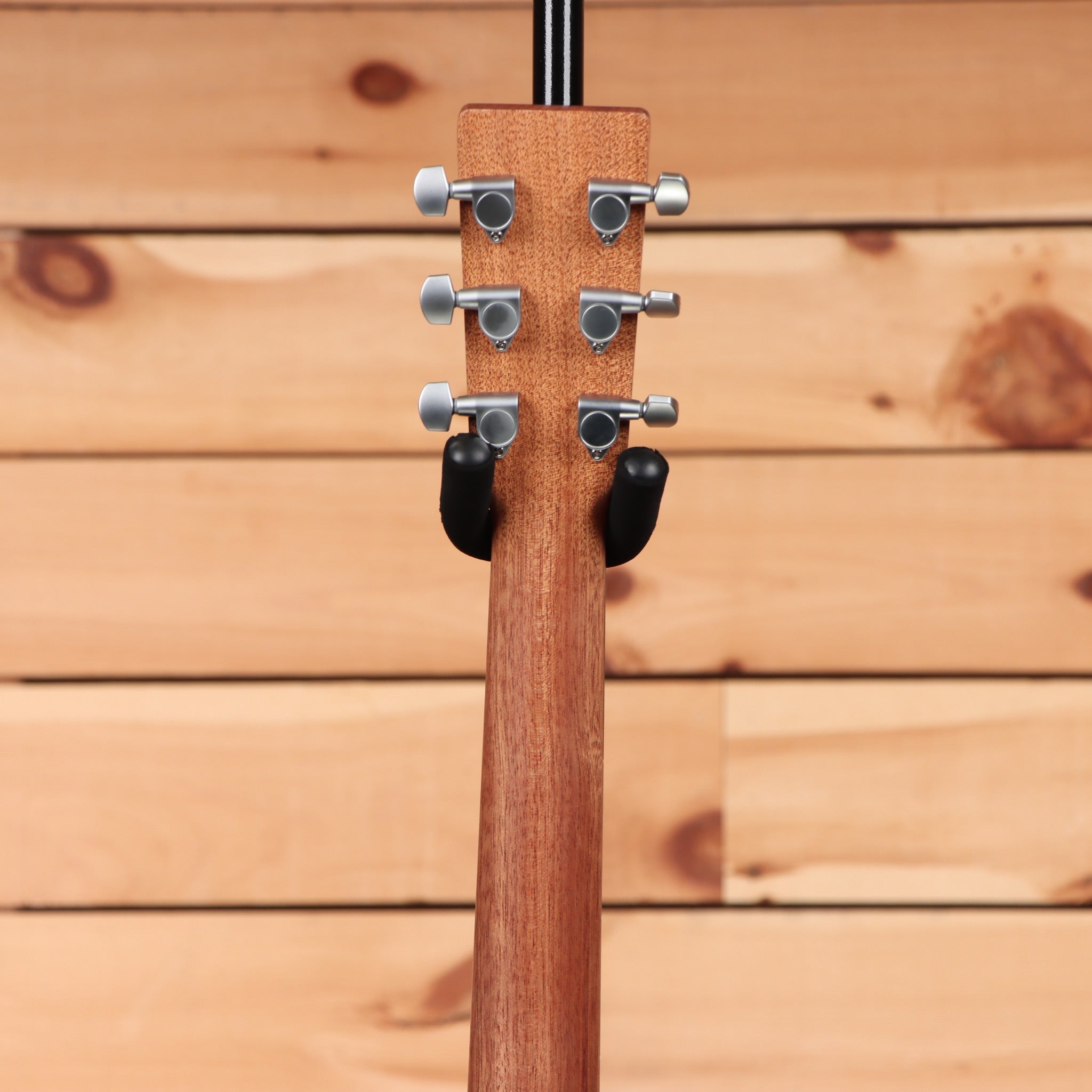 Martin 000X2E concert acoustic guitar natural finish with chrome tuning machines