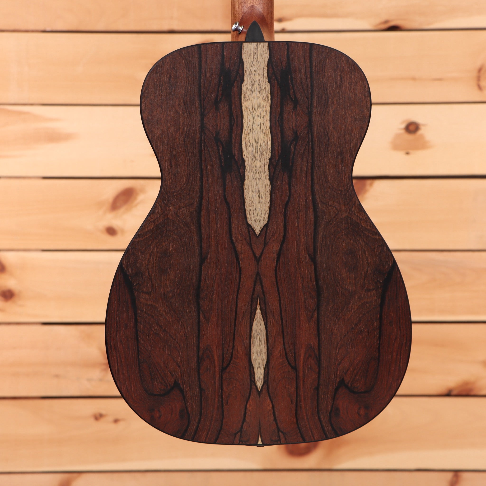 Martin 00X2E concert acoustic guitar natural finish with light wood center stripe