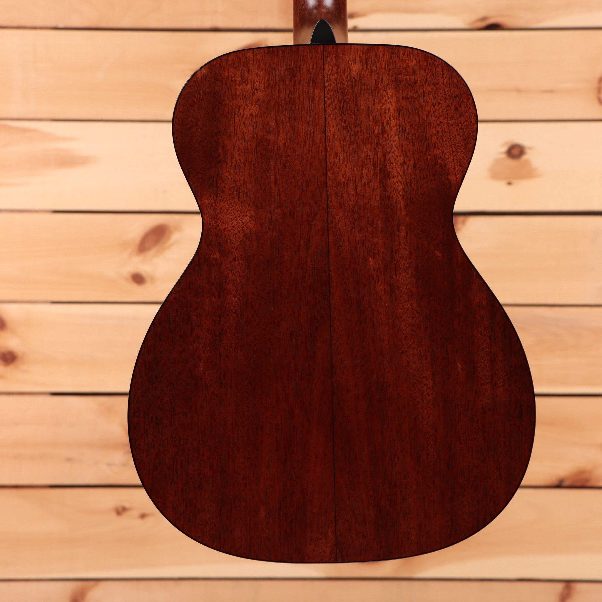 Martin 00-18 dreadnought acoustic guitar natural finish with center seam back