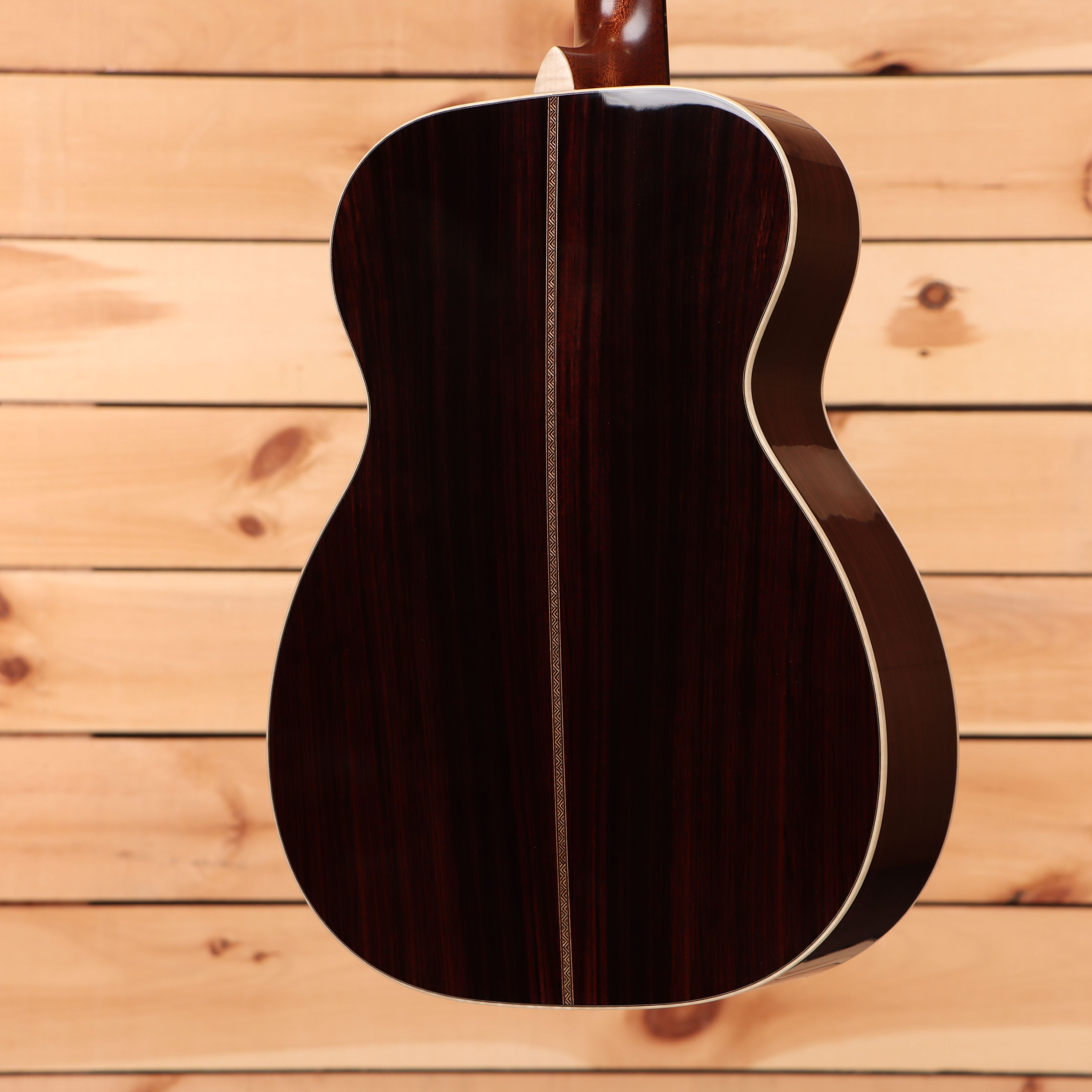 Martin 0028 Modern Deluxe dreadnought acoustic guitar natural finish with white binding