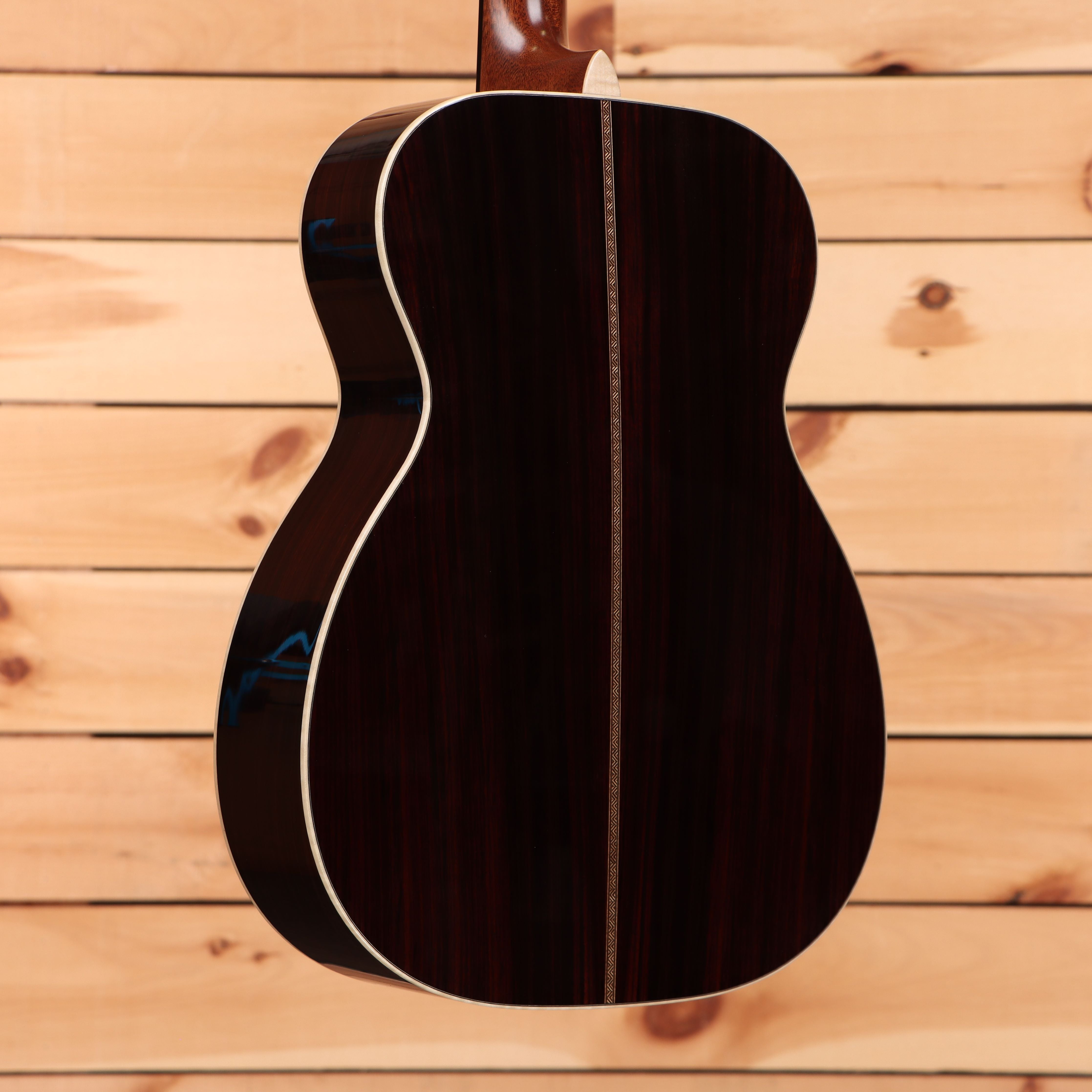 Martin 0028 Modern Deluxe dreadnought acoustic guitar natural finish with white binding