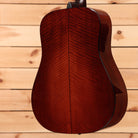 Eastman E10DTC dreadnought acoustic guitar natural finish with figured wood grain pattern