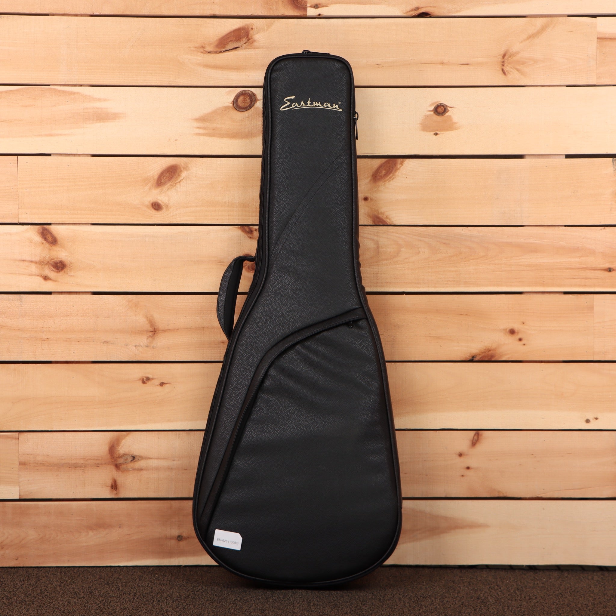 Eastman Juliet P90 vintage red electric guitar gig bag with shoulder strap