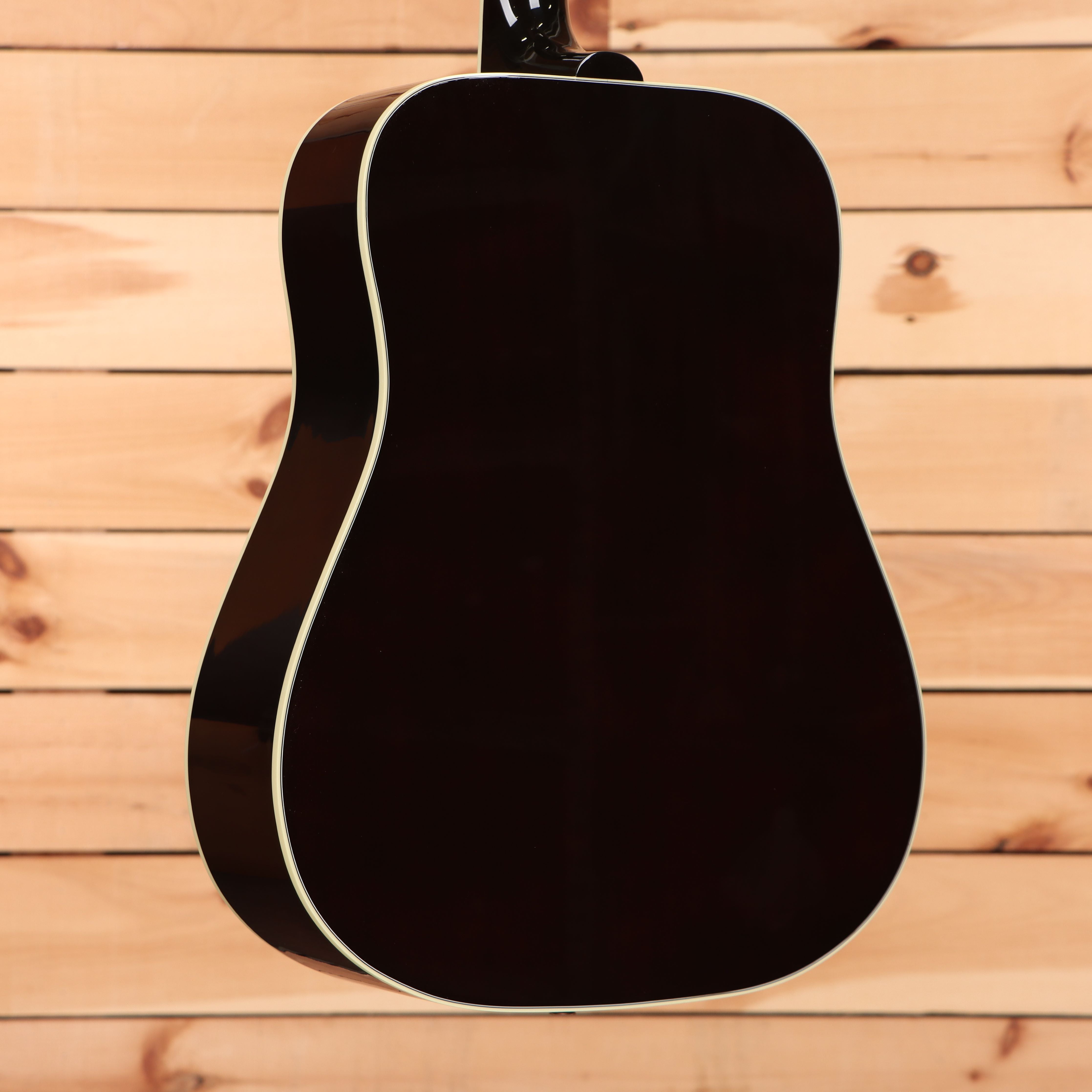 Gibson Hummingbird Standard acoustic guitar Honey Burst finish with cream binding
