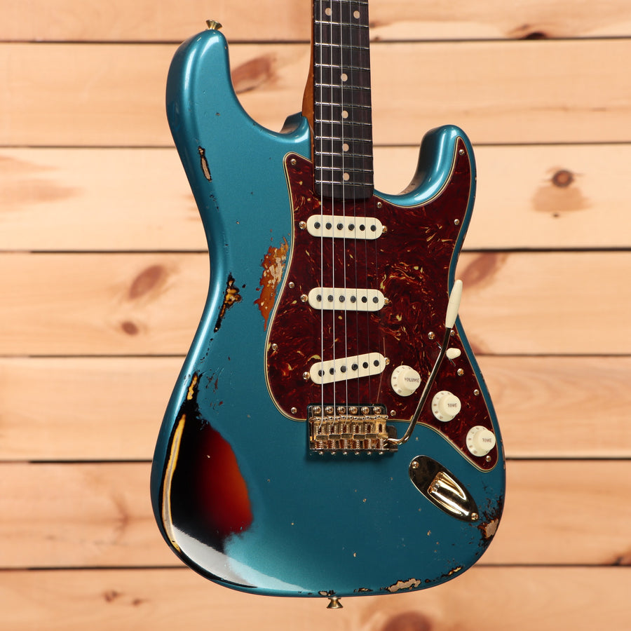 Fender Custom Shop Limited 1962 Stratocaster electric guitar Heavy Relic Aged Ocean Turquoise with three-color sunburst and gold hardware