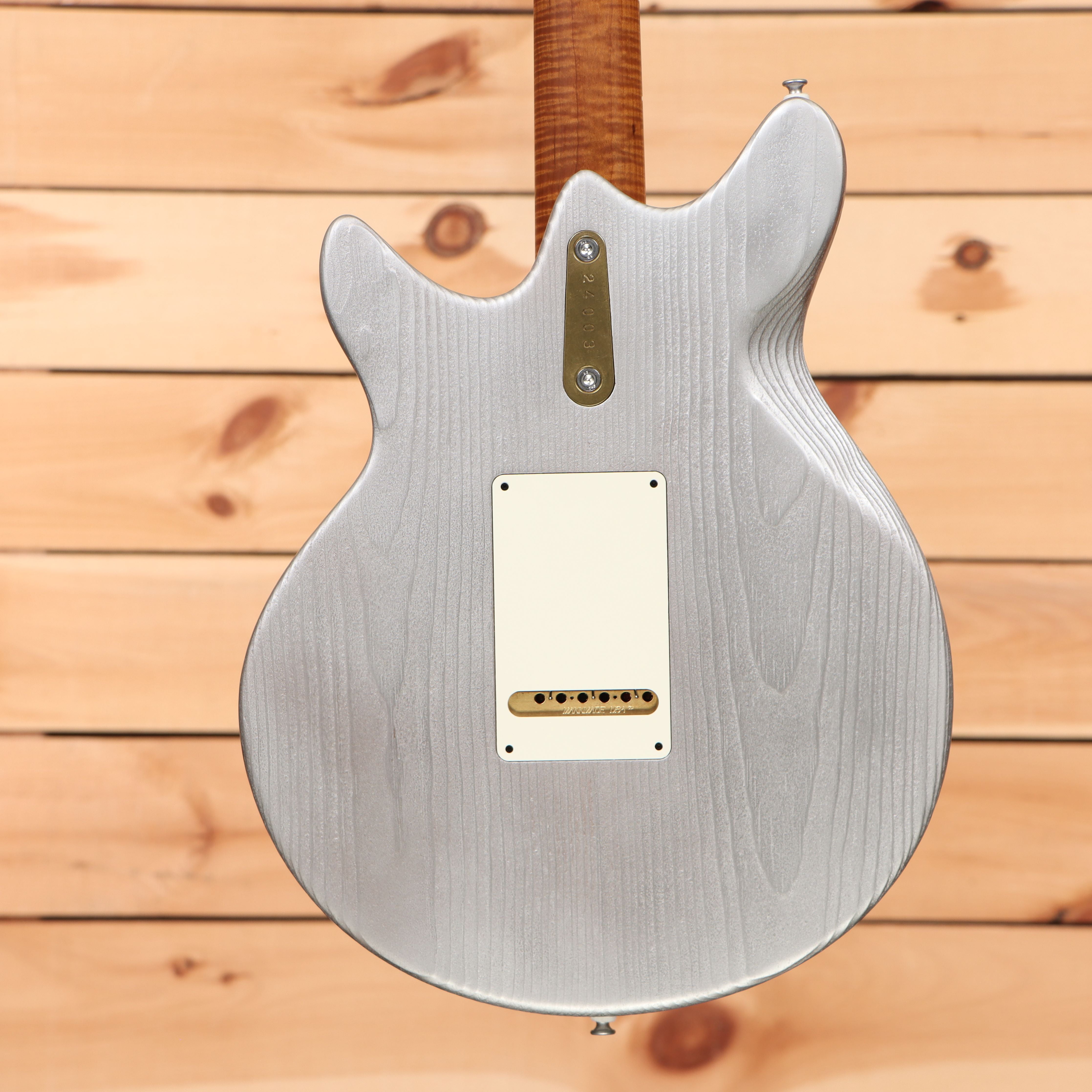 Eastman DAmbrogio DC-62 semi-hollow electric guitar Inca Silver with gold hardware and single-coil pickups