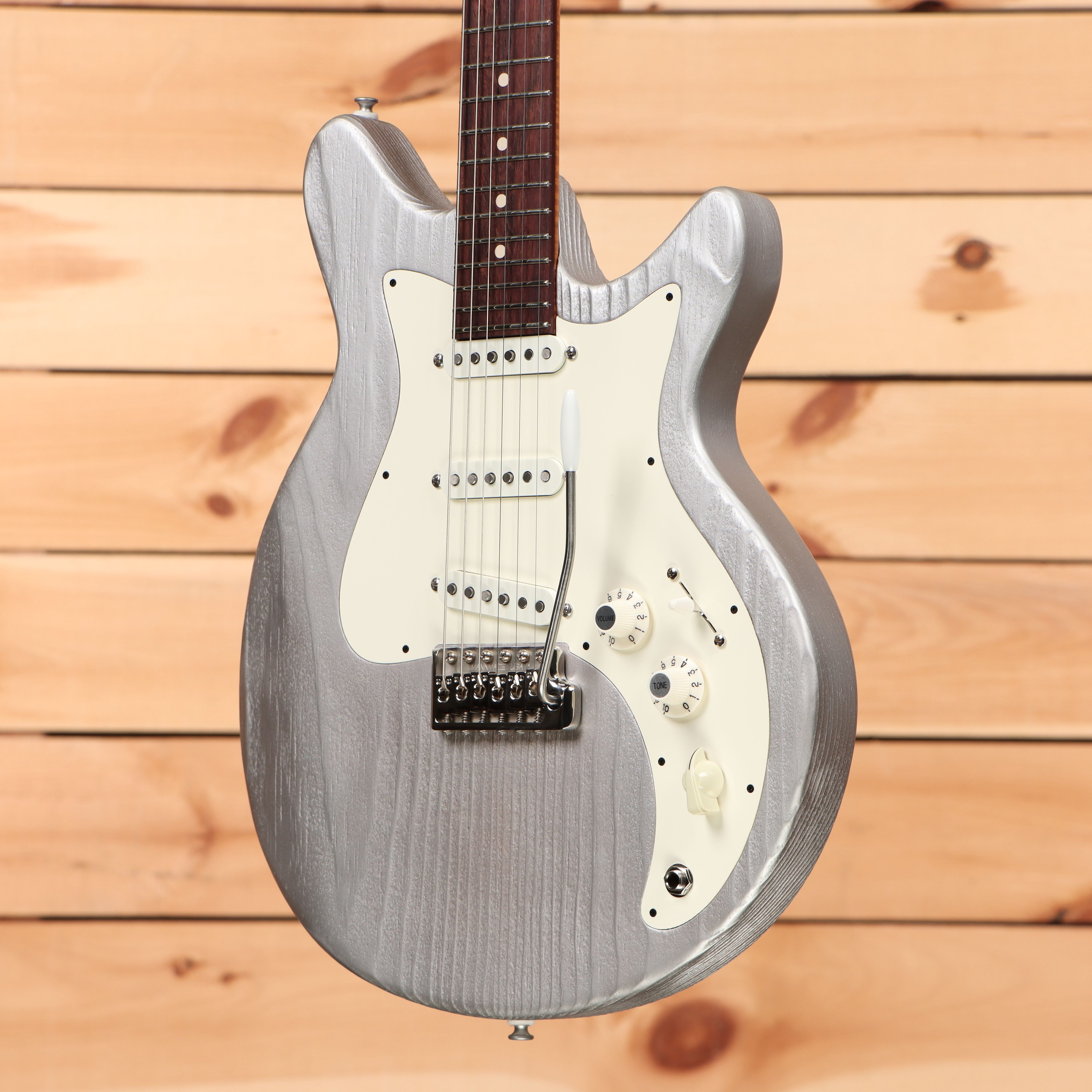 Eastman DAmbrogio DC-62 semi-hollow electric guitar Inca Silver with cream pickguard and dual single-coil pickups
