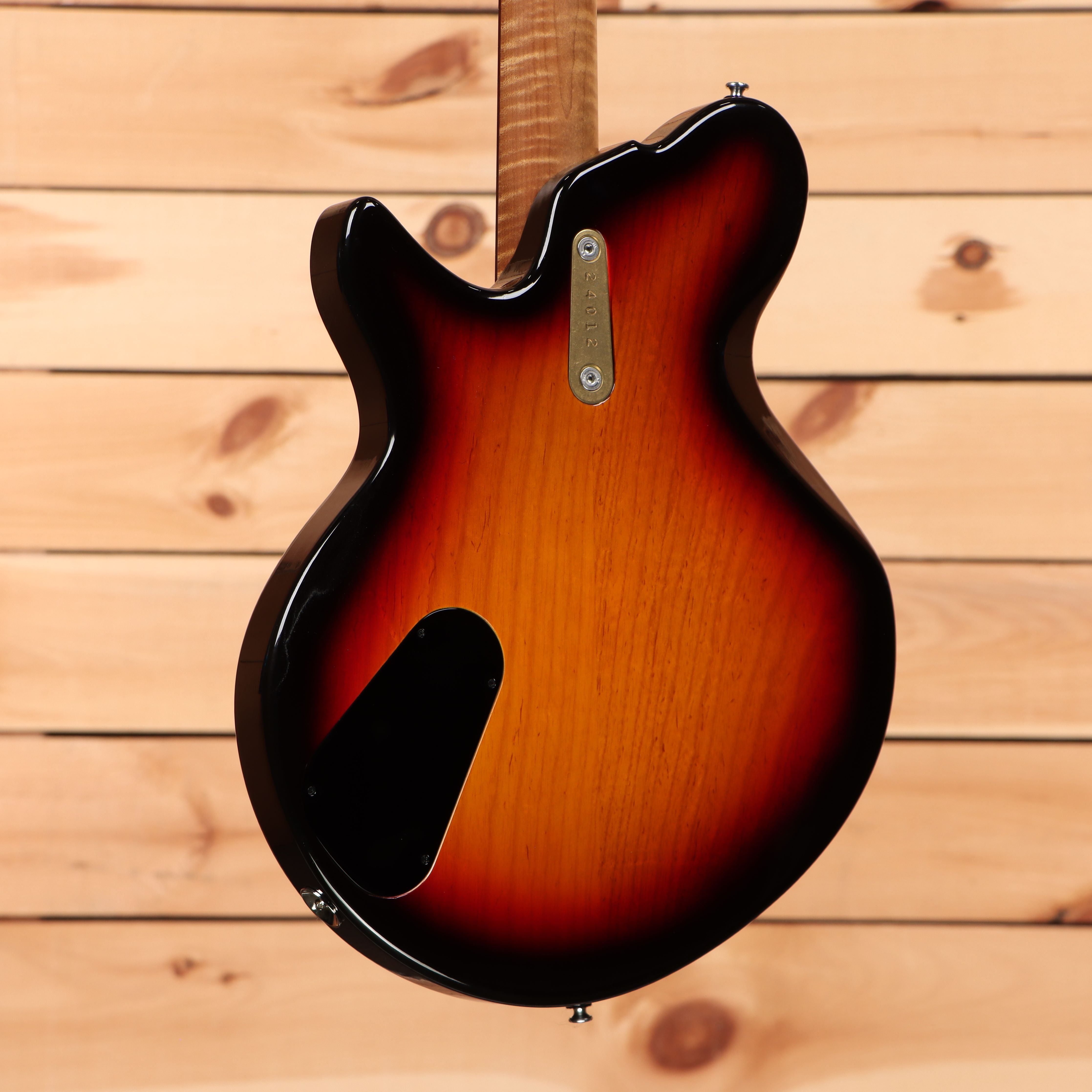 Eastman DAmberio Offset 64 semi-hollow electric guitar 3-color sunburst with single-coil pickup