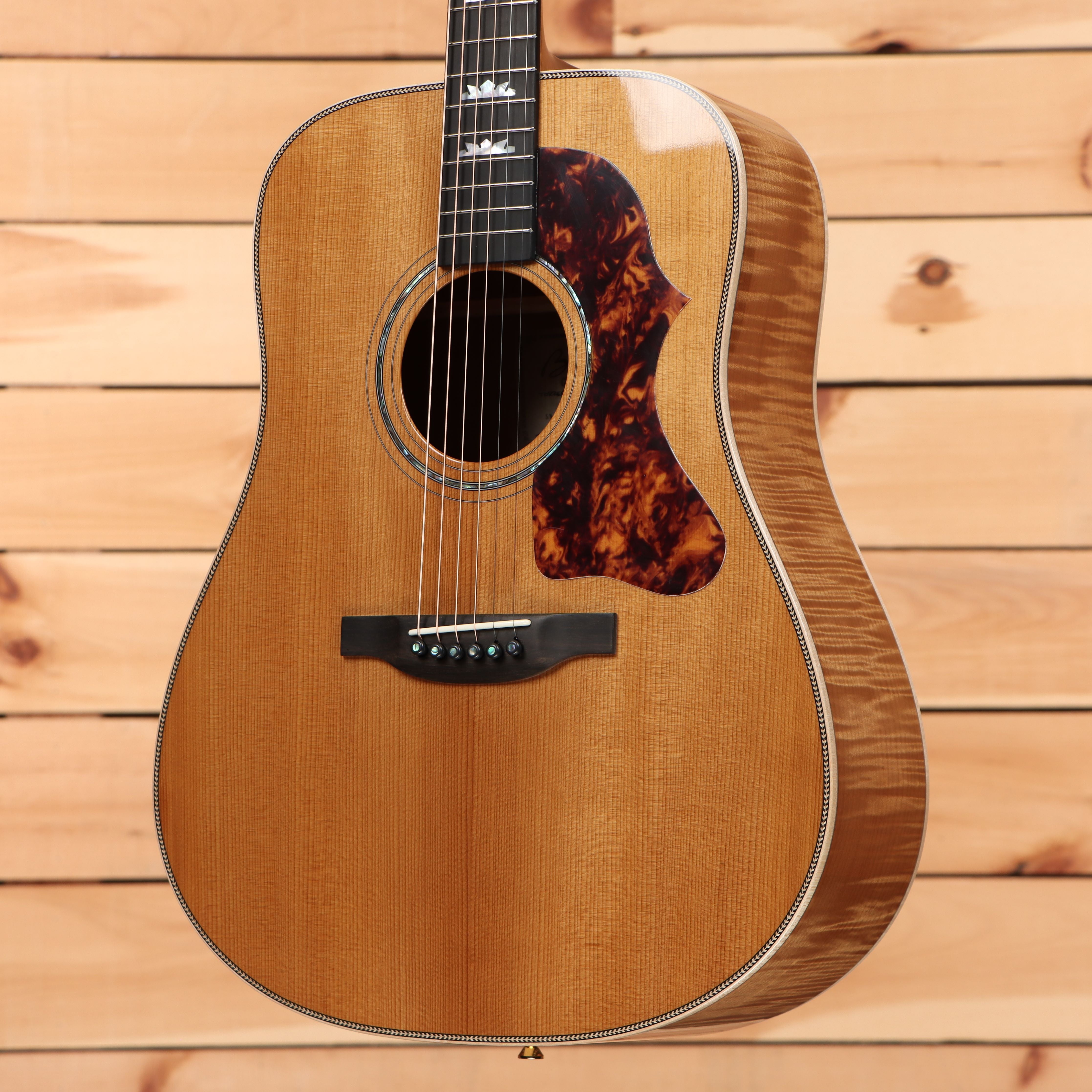 Boucher GRSG162T dreadnought acoustic guitar natural finish with tortoiseshell pickguard
