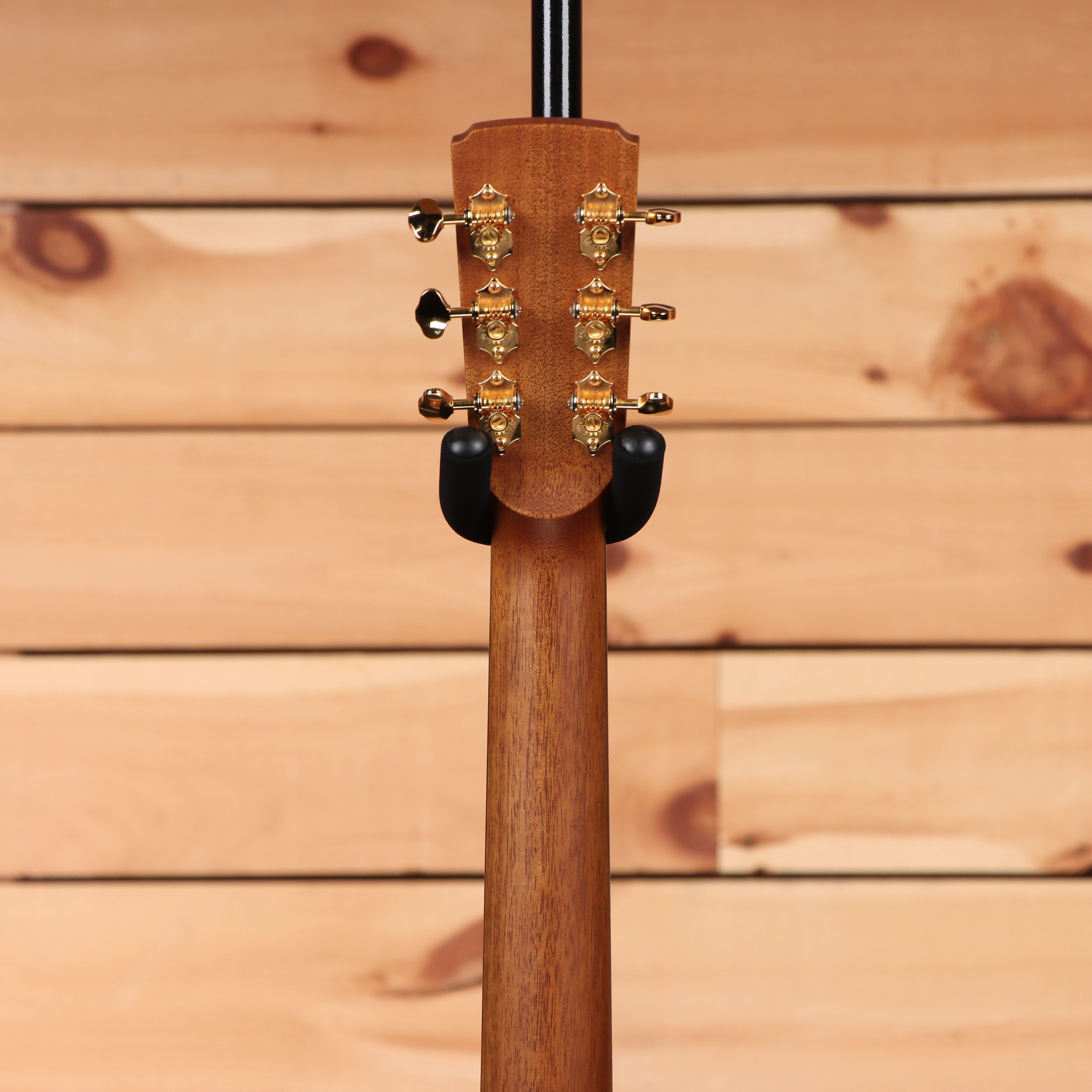Boucher GRSG162T dreadnought acoustic guitar natural finish with gold tuning machines