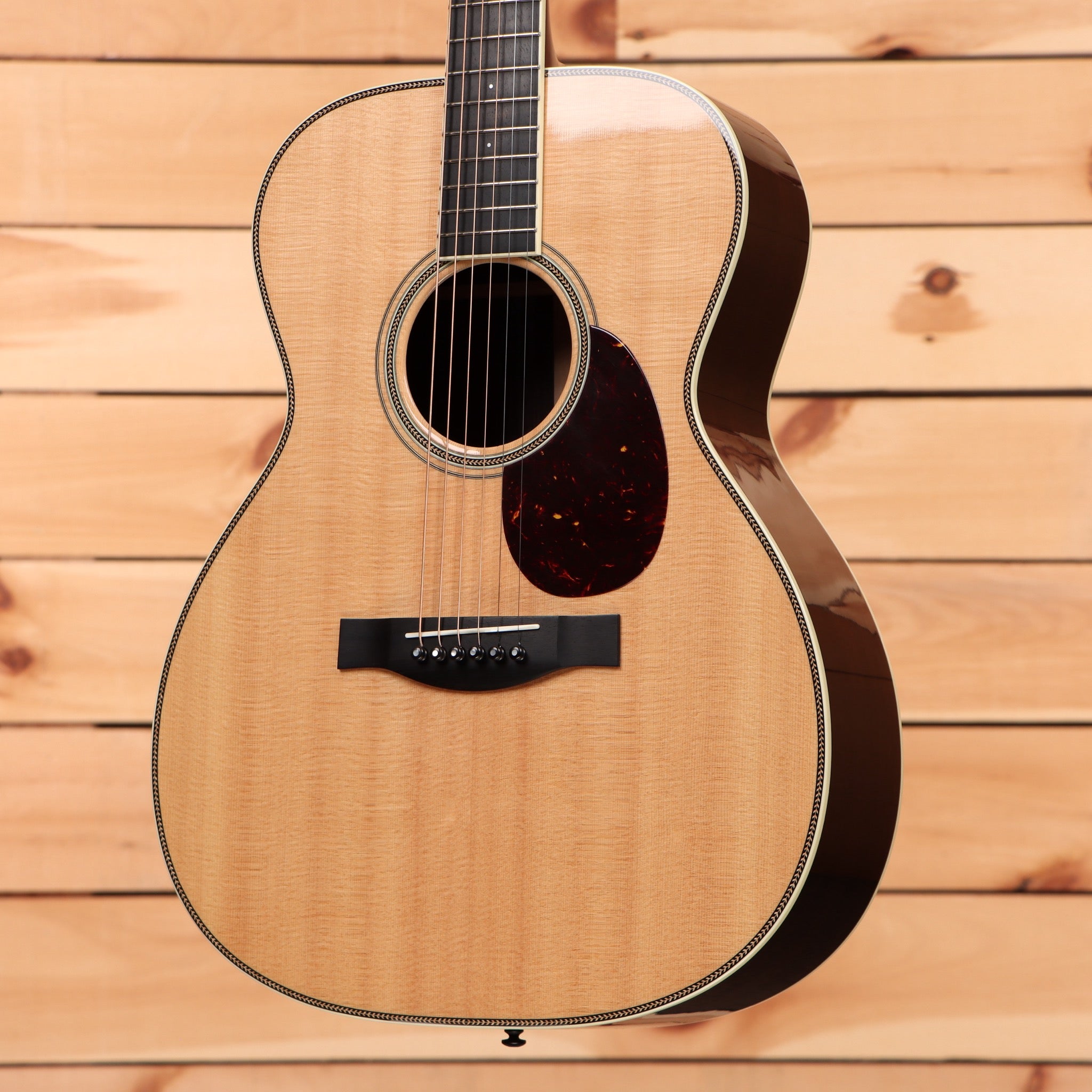 Santa Cruz OM natural pre-owned acoustic guitar with tortoiseshell pickguard and dark wood back