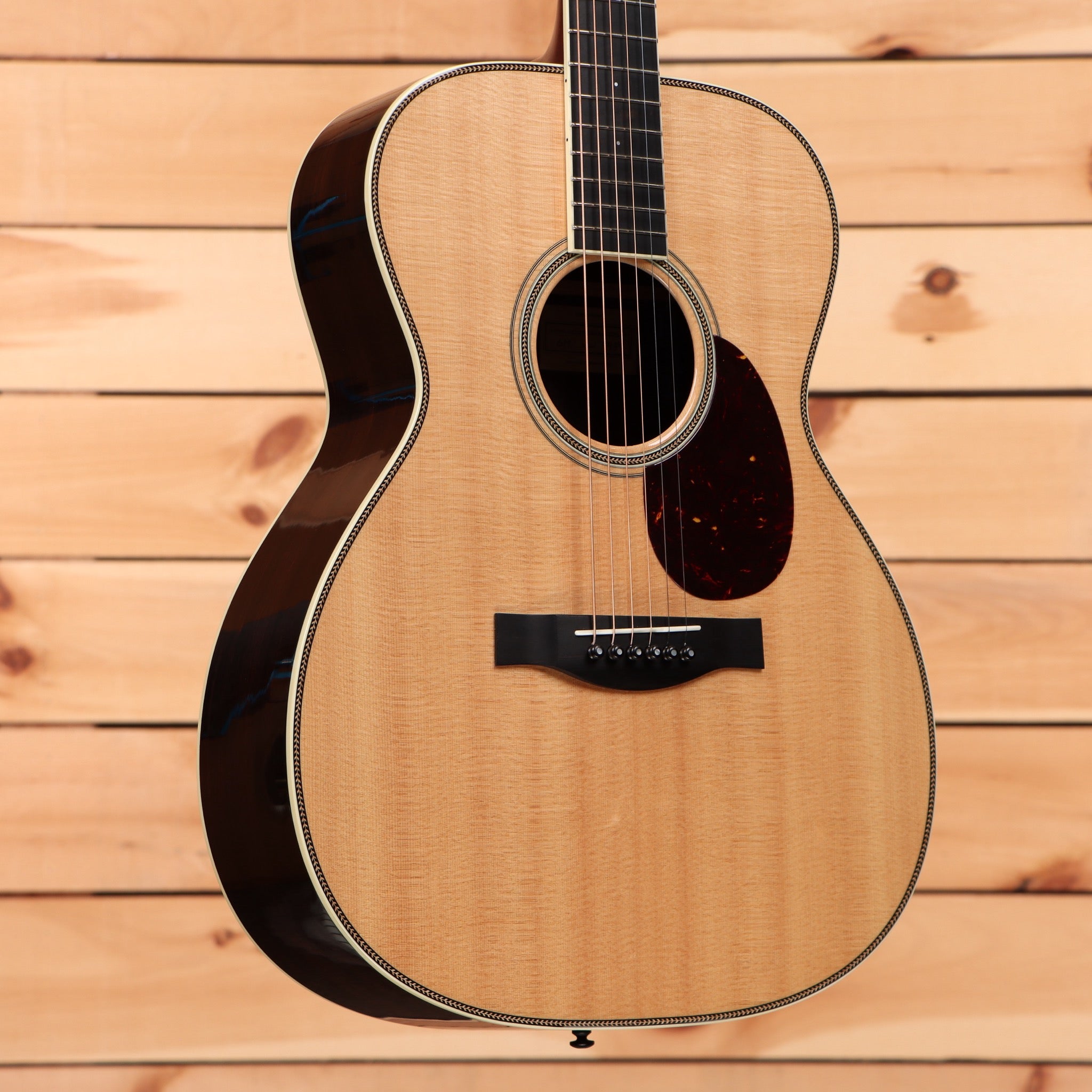 Santa Cruz OM natural pre-owned acoustic guitar with tortoiseshell pickguard and binding detail