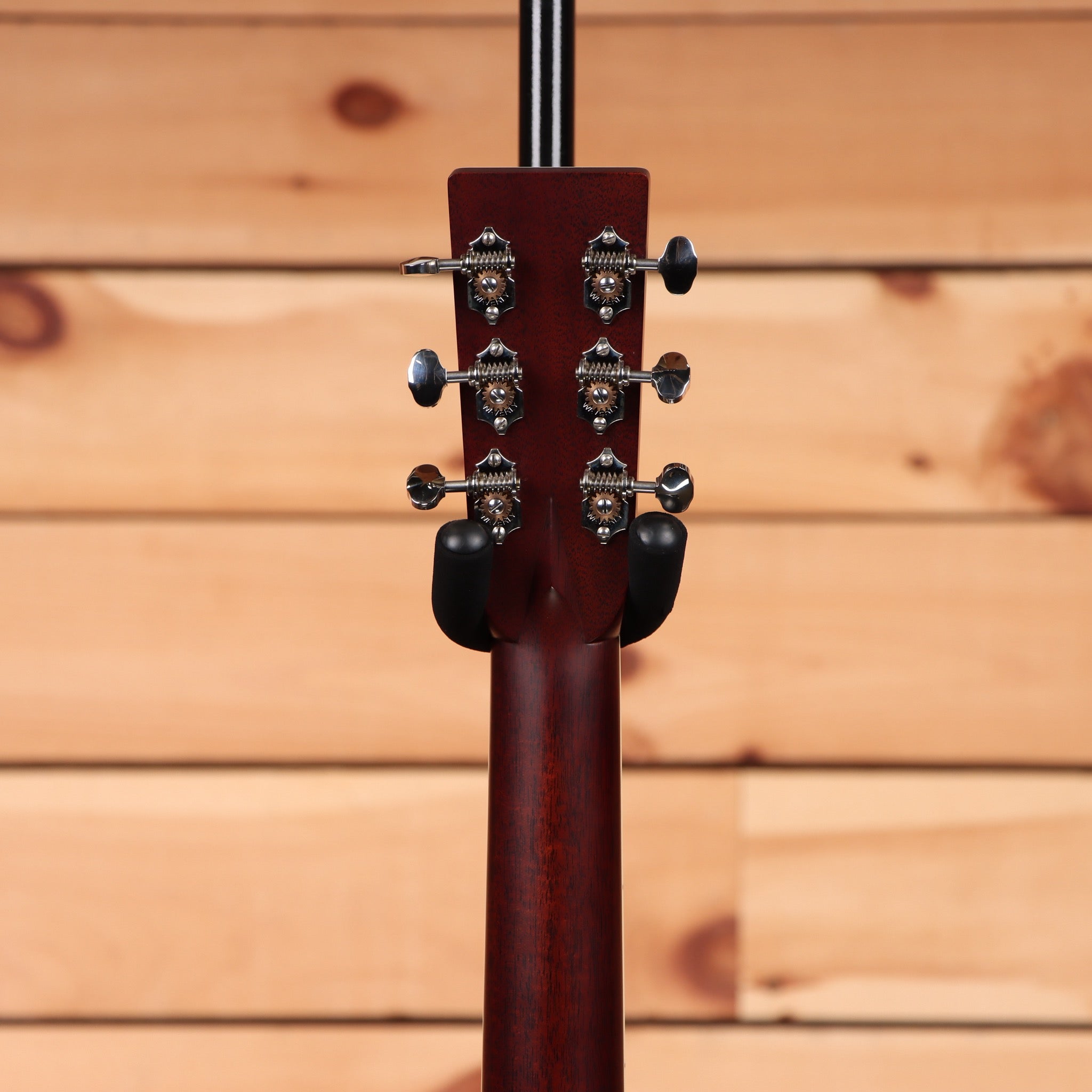 Santa Cruz OM natural pre-owned acoustic guitar with ornate slotted headstock tuners