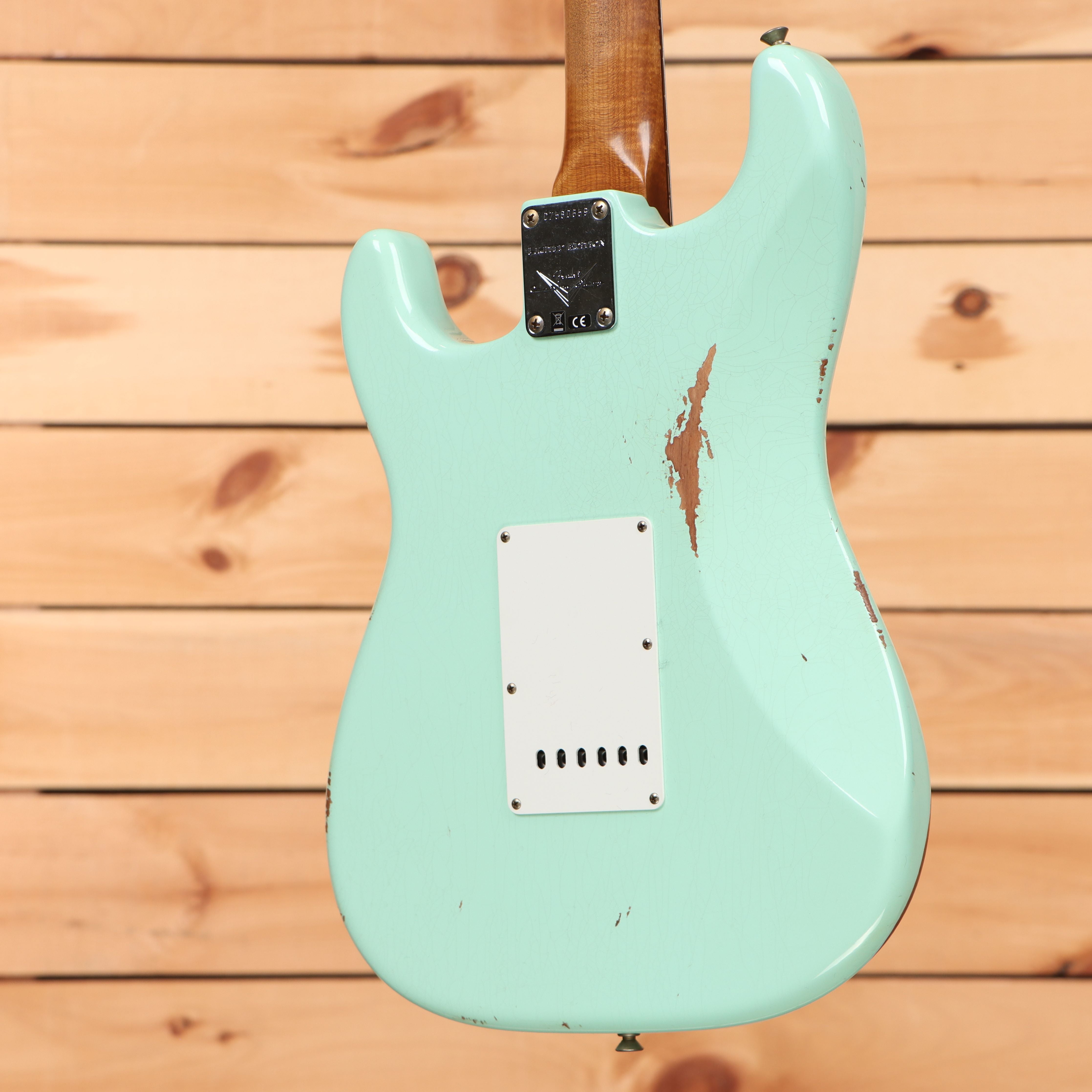 Fender Custom Shop Limited 1963 Stratocaster Relic electric guitar Super Faded Aged Surf Green with white pickguard