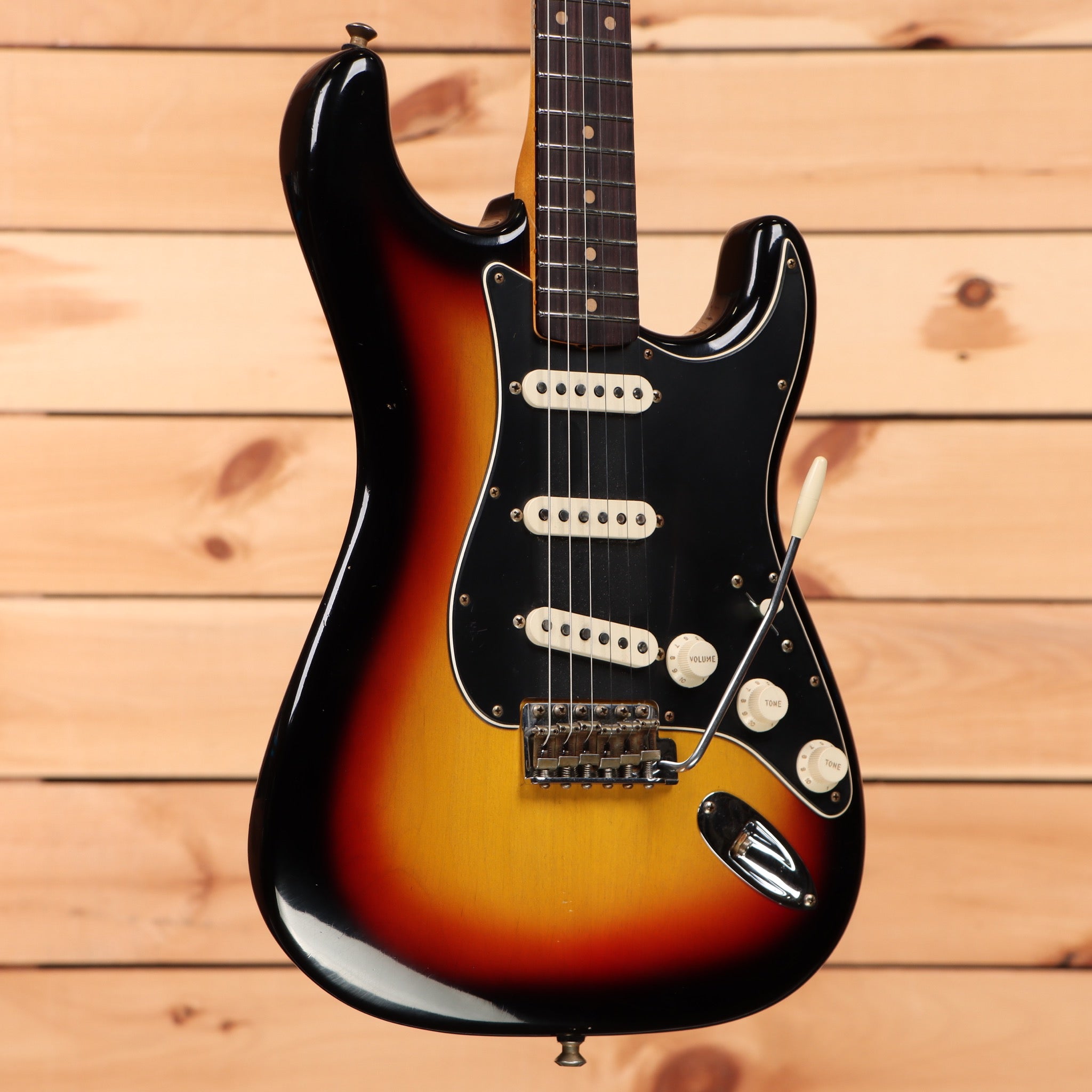 Fender Custom Shop Postmodern Stratocaster electric guitar 3-Color Sunburst with single-coil pickups