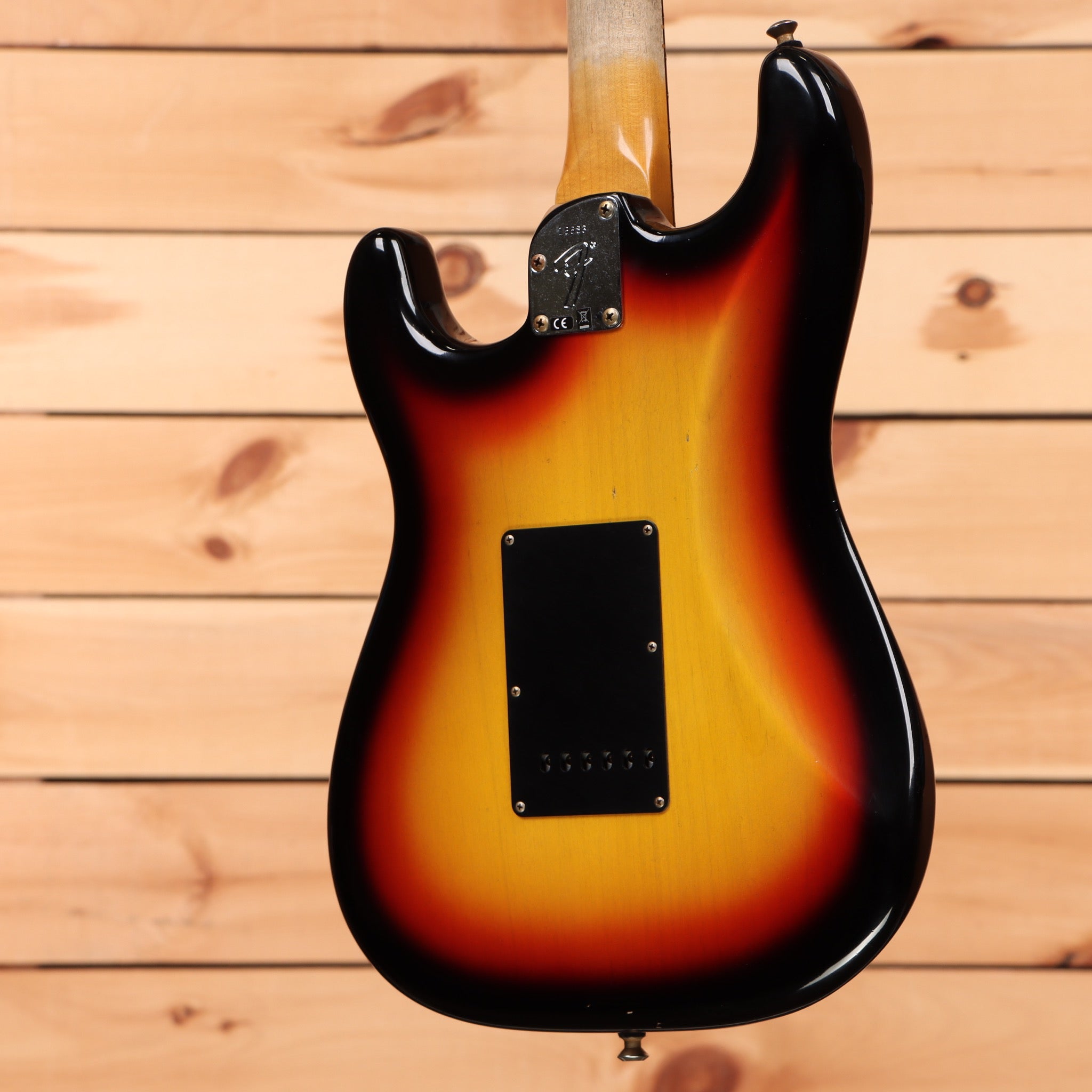 Fender Custom Shop Postmodern Stratocaster electric guitar 3-Color Sunburst with black pickguard