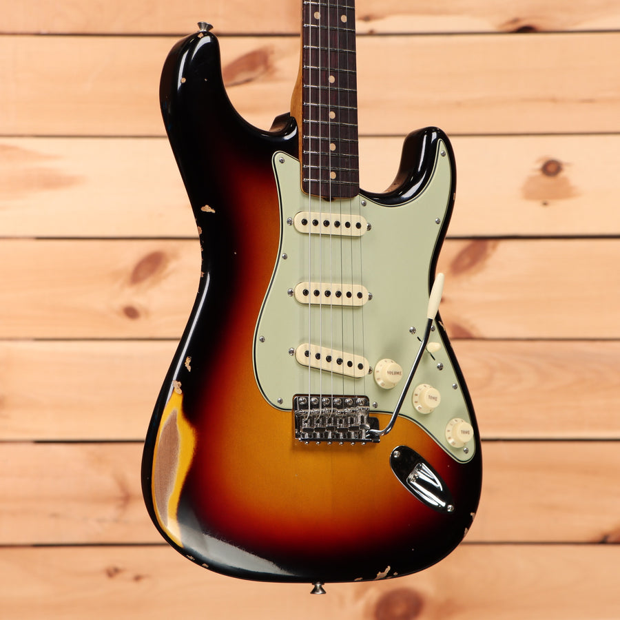 Fender Custom Shop Late 1962 Stratocaster Relic 3-Color Sunburst electric guitar with single-coil pickups