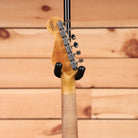 Fender Custom Shop Late 1962 Stratocaster Relic electric guitar 3-Color Sunburst with maple neck and single-coil pickups