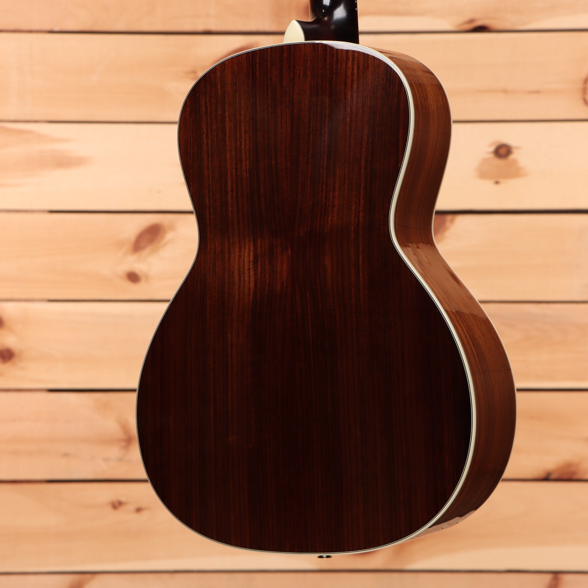 Eastman E20OOSs pre-owned acoustic guitar sunburst finish with white binding and solid wood construction
